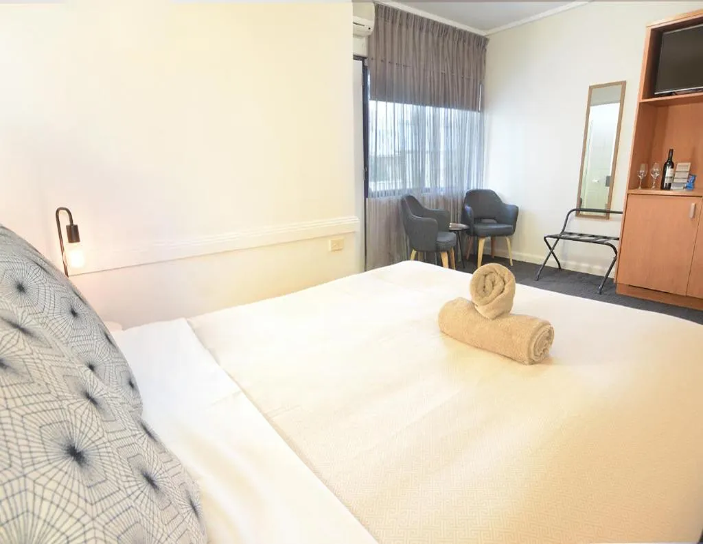 Barclay On View Standard Queen Room 2