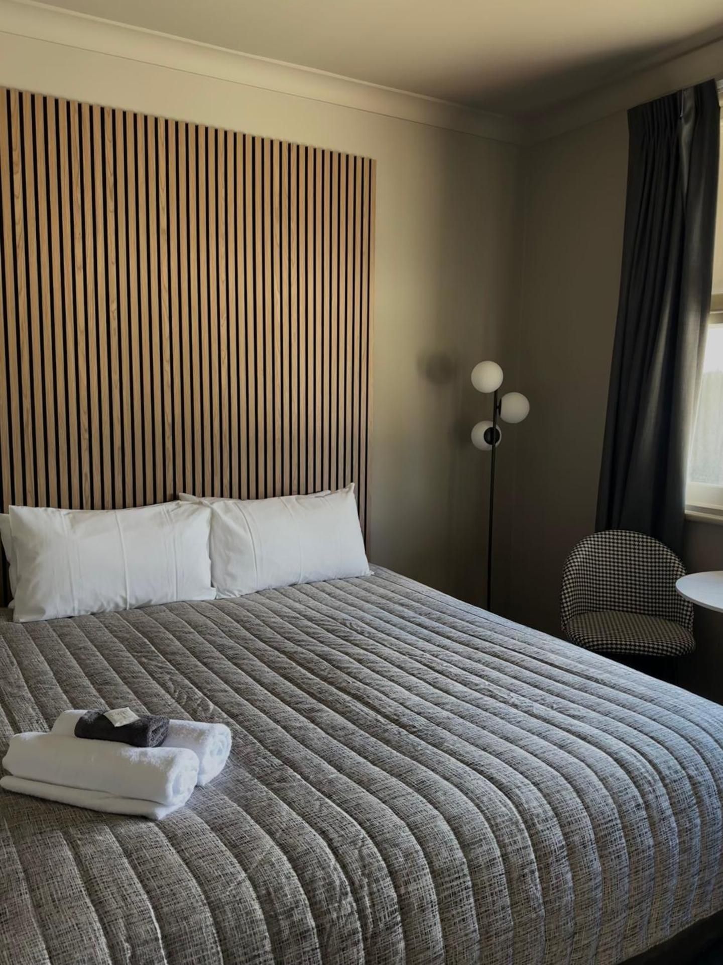 Club King Bed