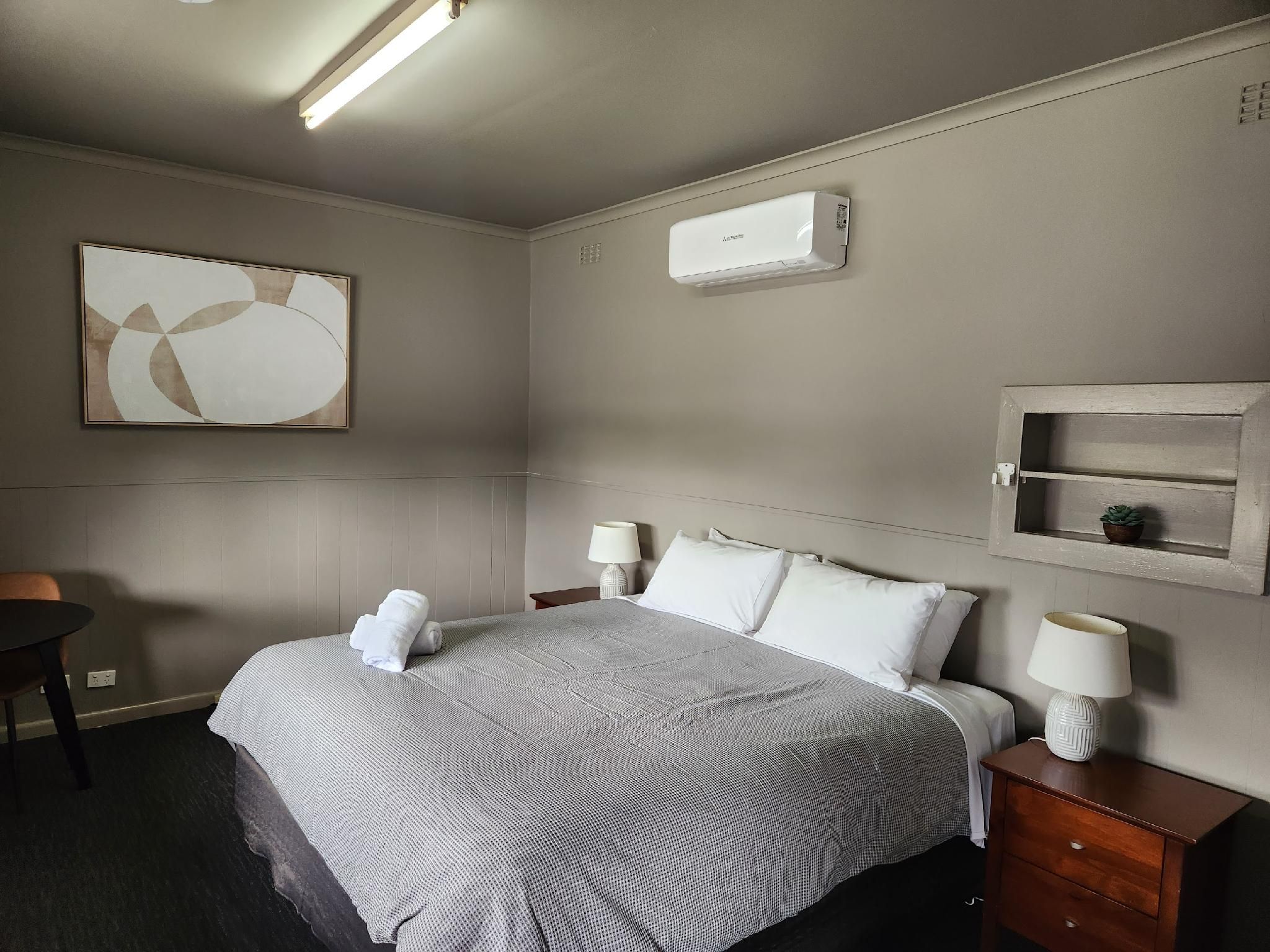 King Twin Room, 1 king & 1 single bed