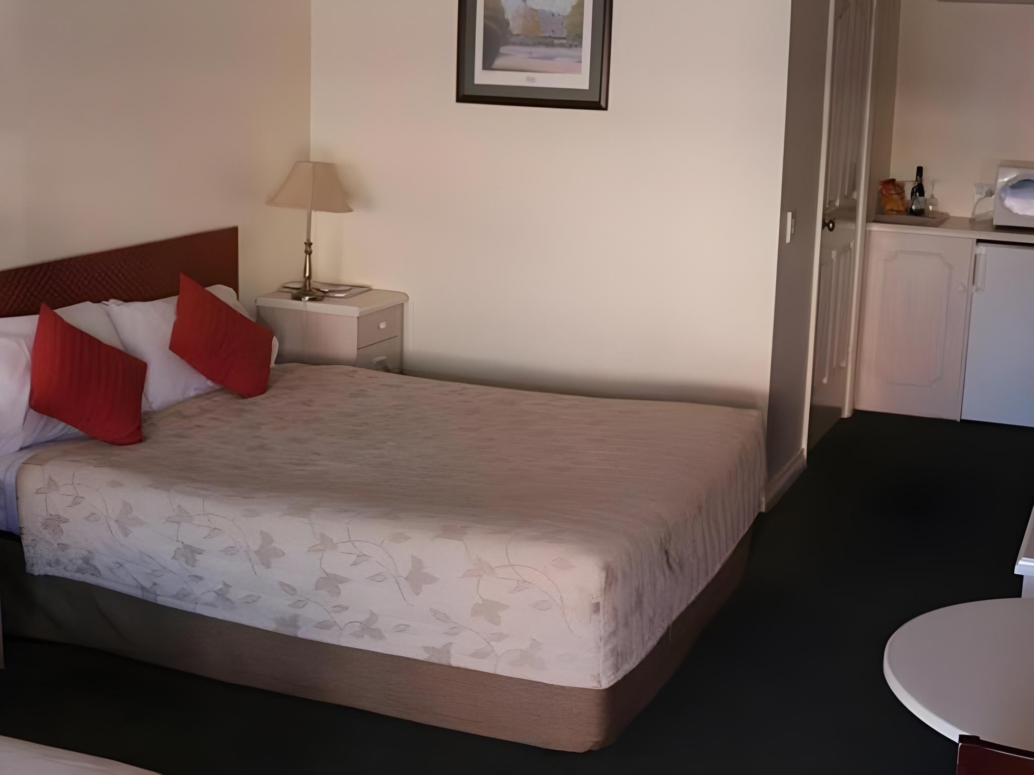 Bendigo Haymarket Motor Inn Deluxe Spa Room