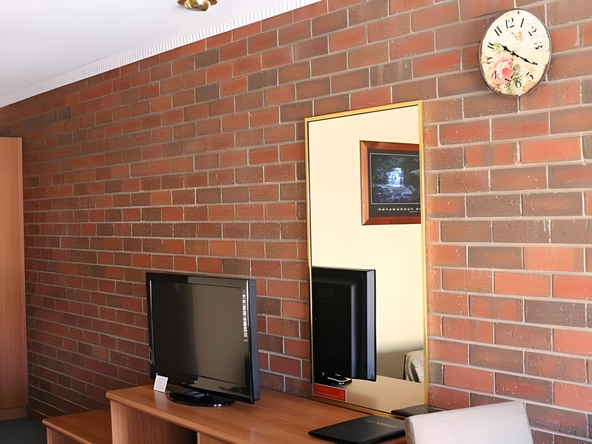 Bendigo Haymarket Motor Inn Deluxe Spa Room 2