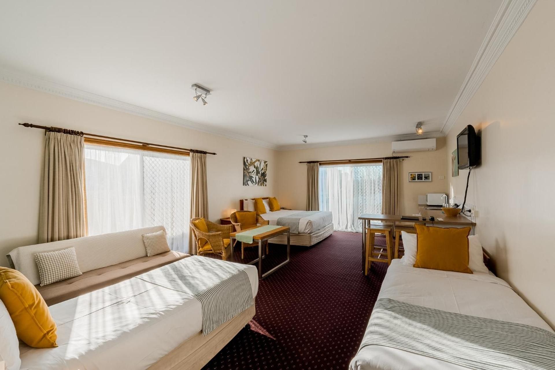 Deluxe Family Room