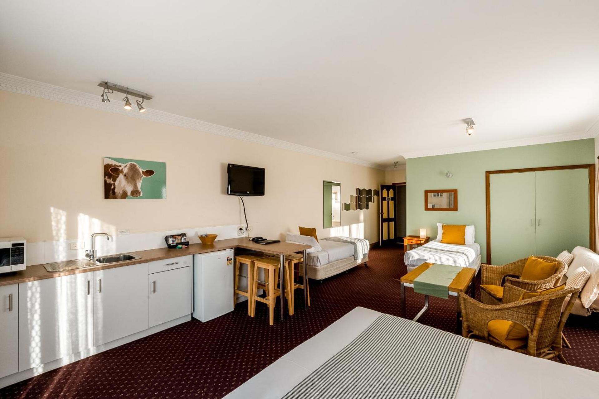 Deluxe Family Room