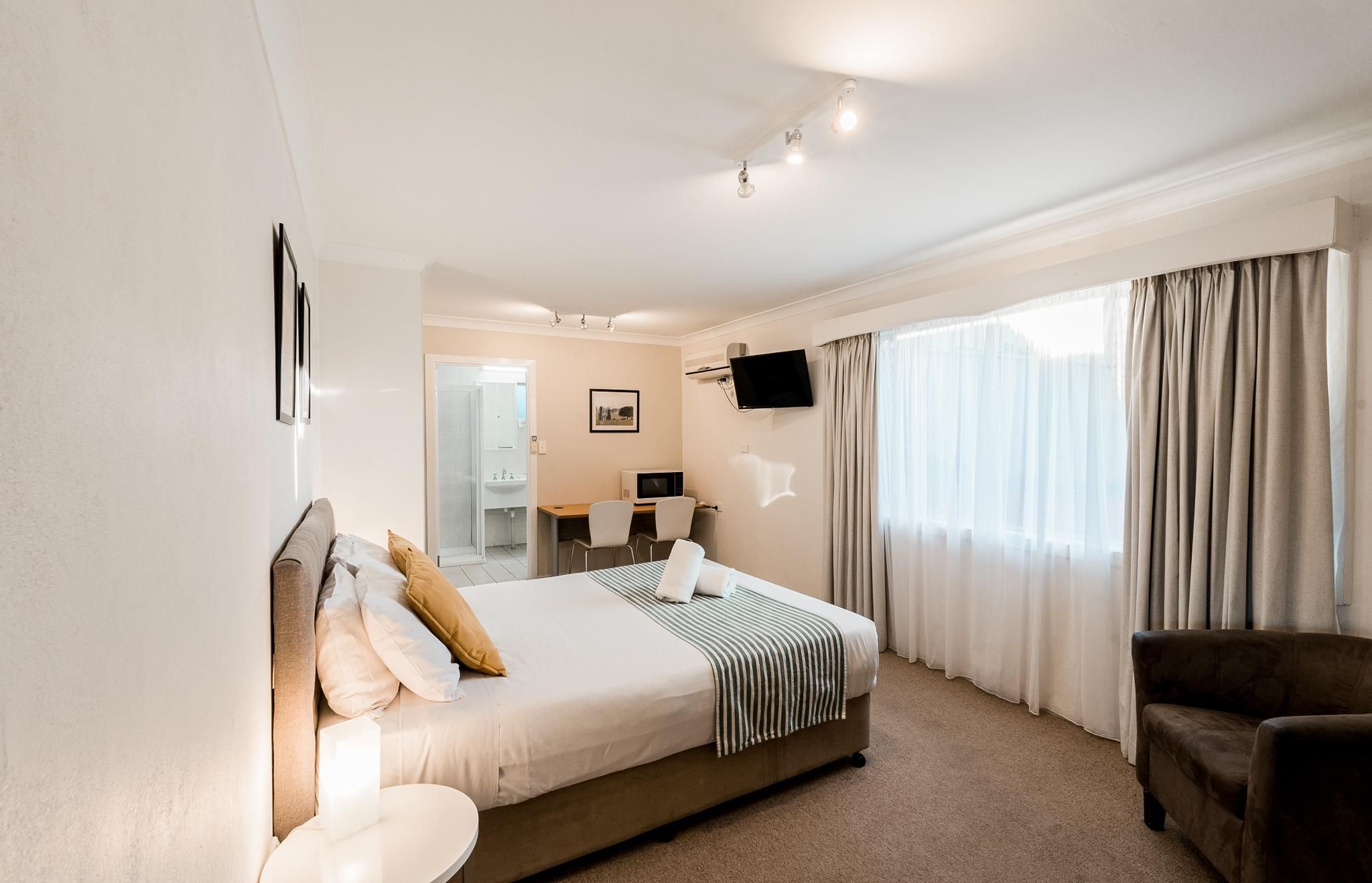 Standard Queen Room