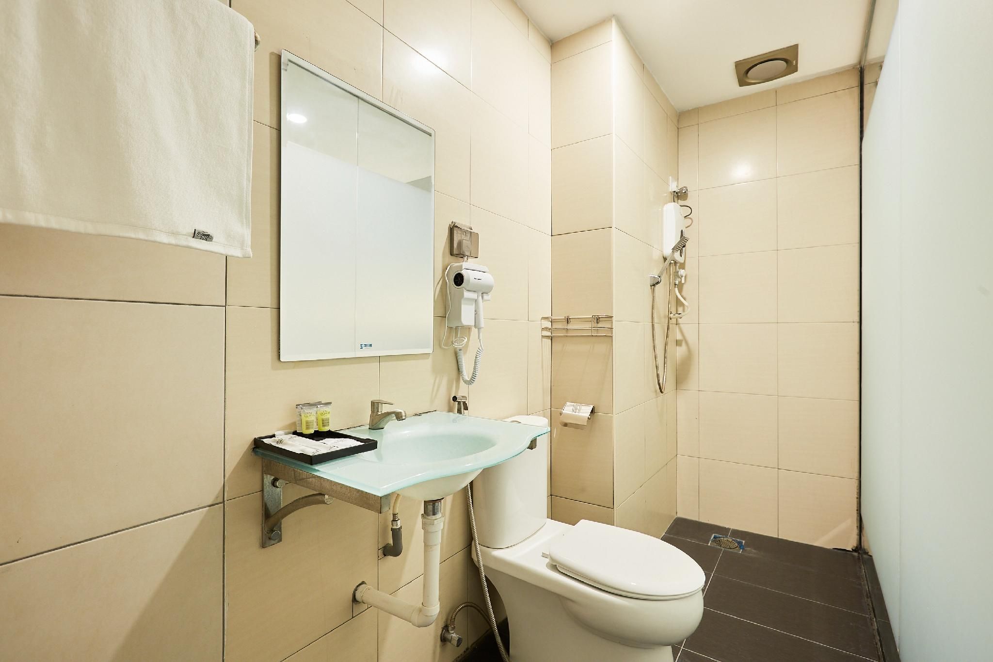 RM Hotel Muar  Standard Queen 2