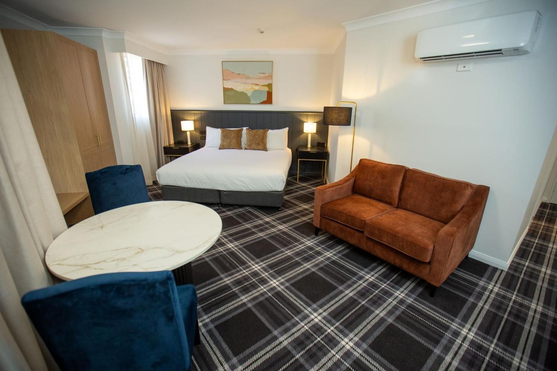 Dubbo RSL Club Motel King Suite with Spa Bath