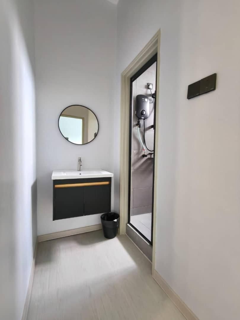 ROOM 2 U Hostel & Guest House  Double Room with Shared Toilet 2