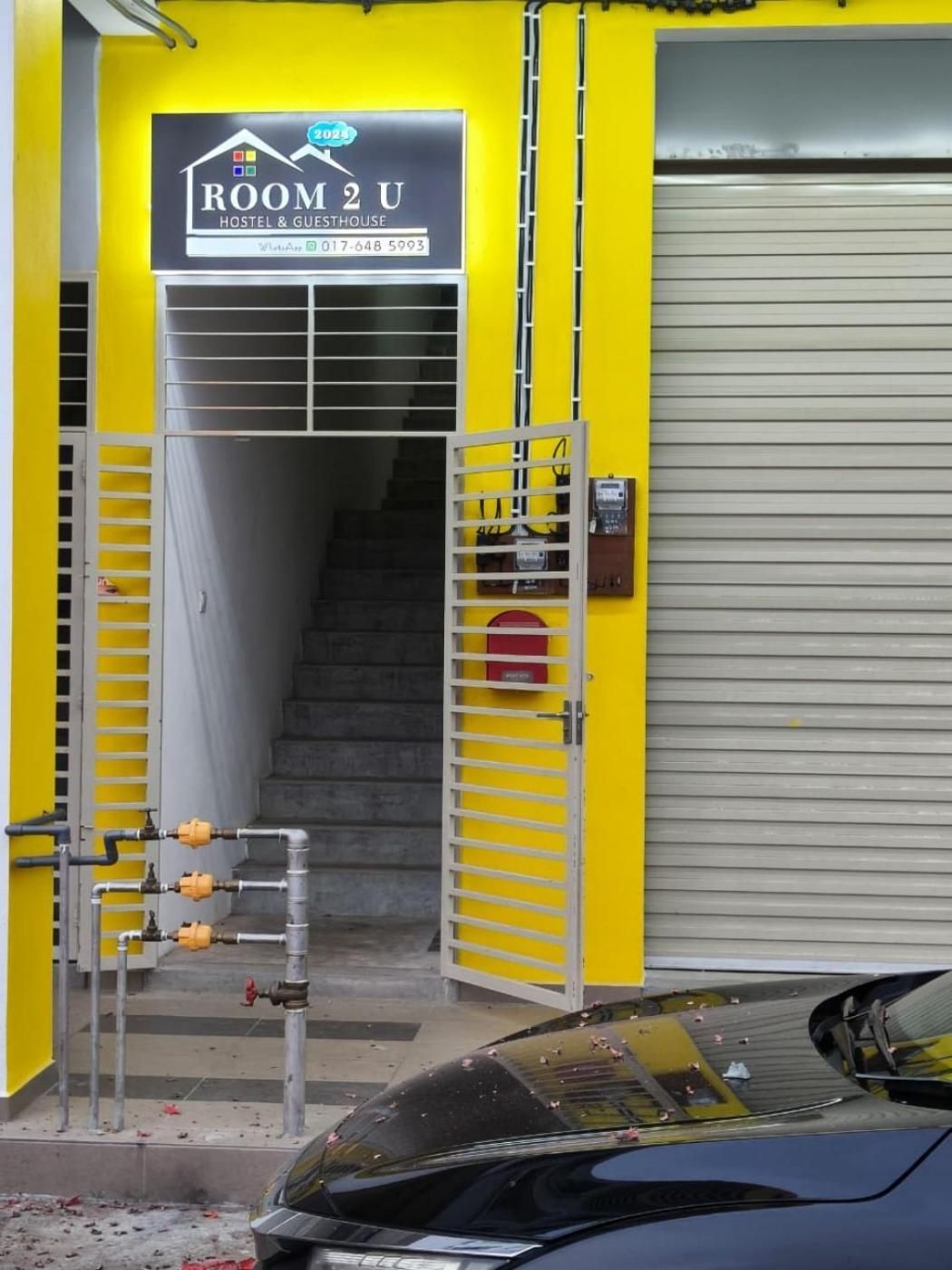 ROOM 2 U Hostel & Guest House 