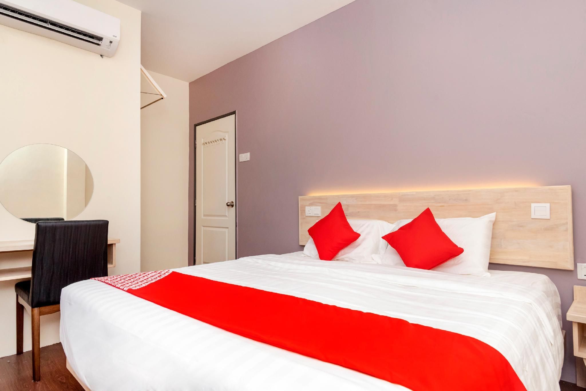 OYO 778 Bmw 2 Hotel Deluxe King Room