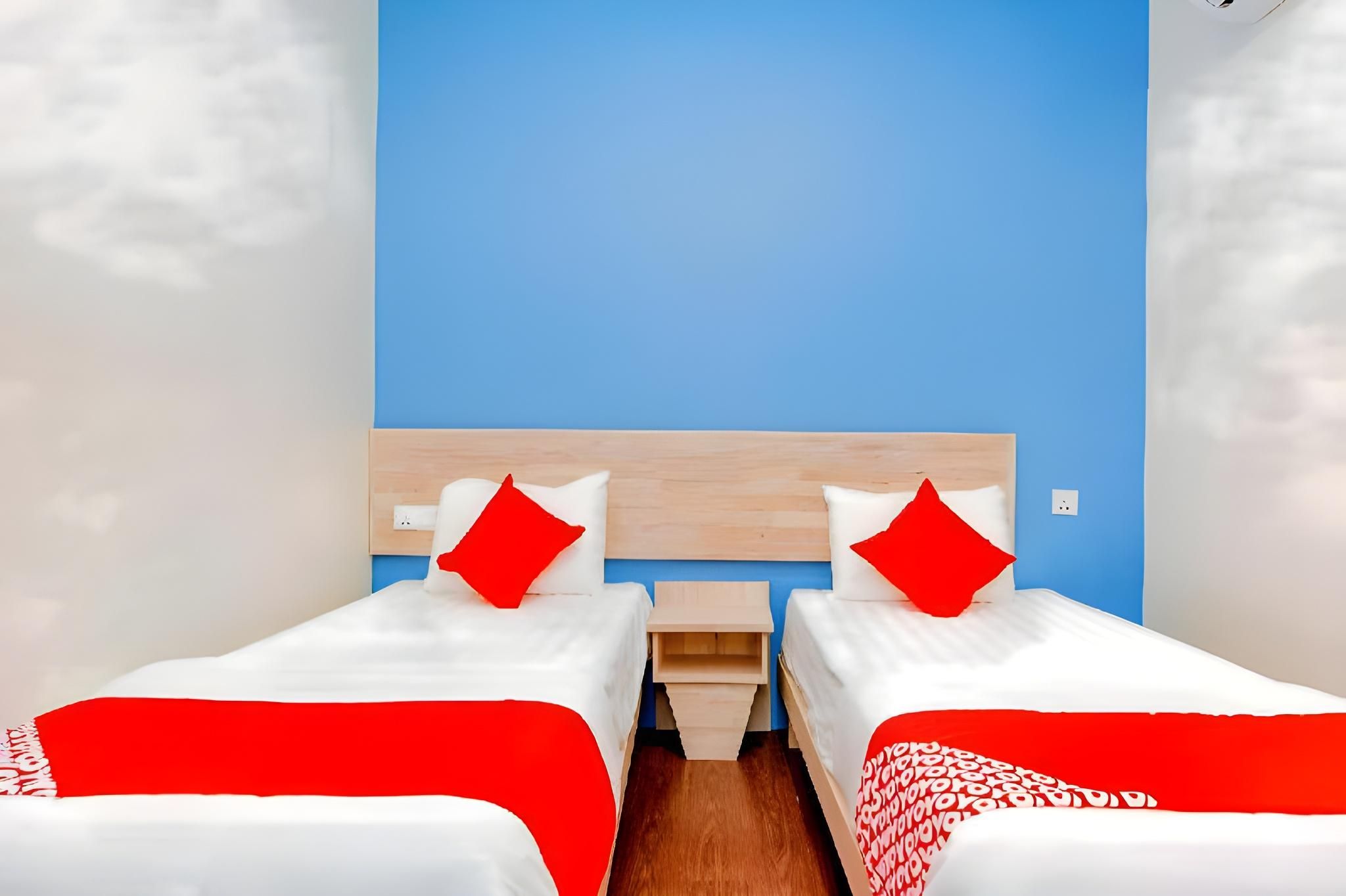 OYO 778 Bmw 2 Hotel Standard Twin Room 2