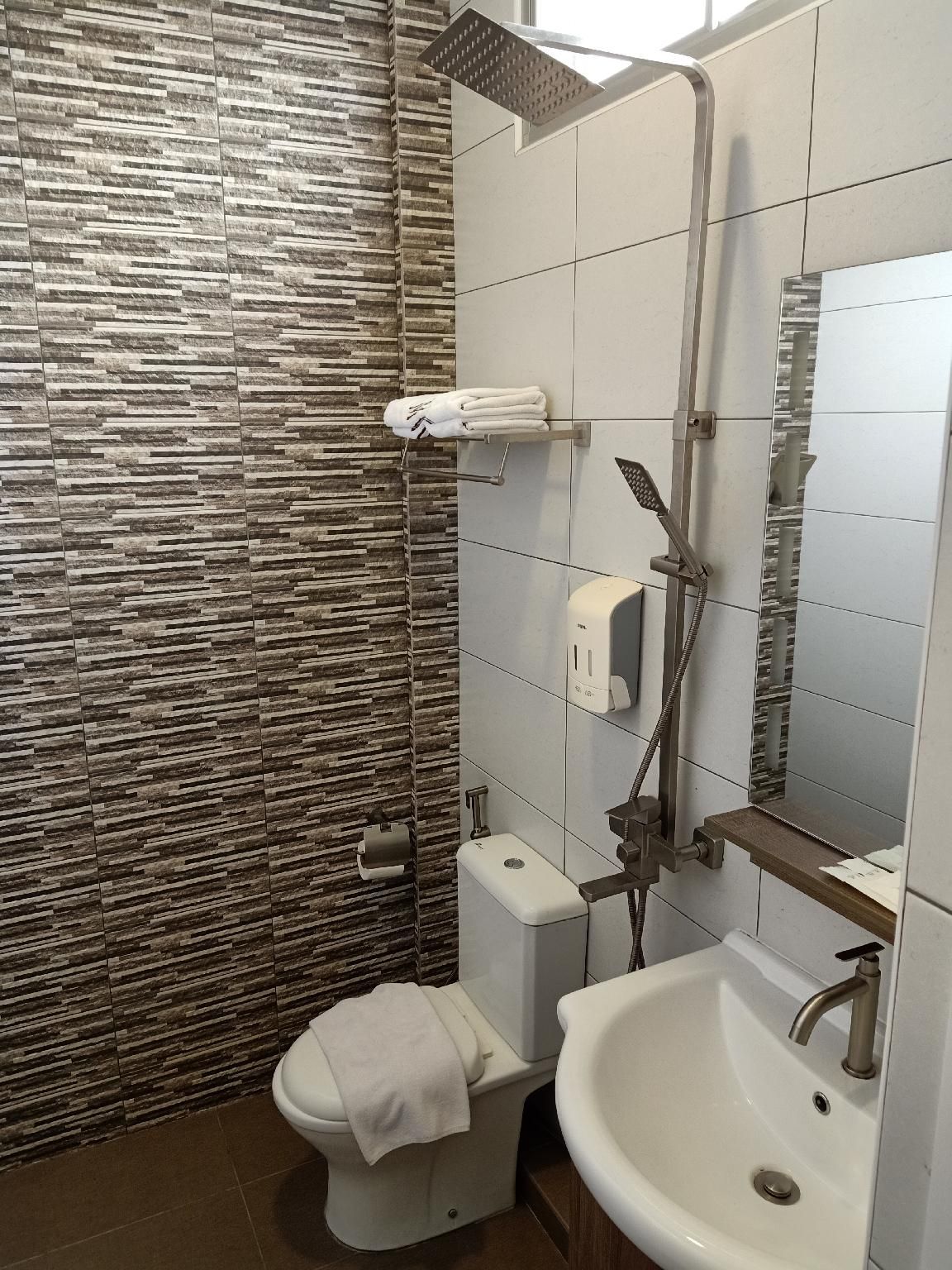 M GLOBAL HOTEL Standard King Room without Window 3