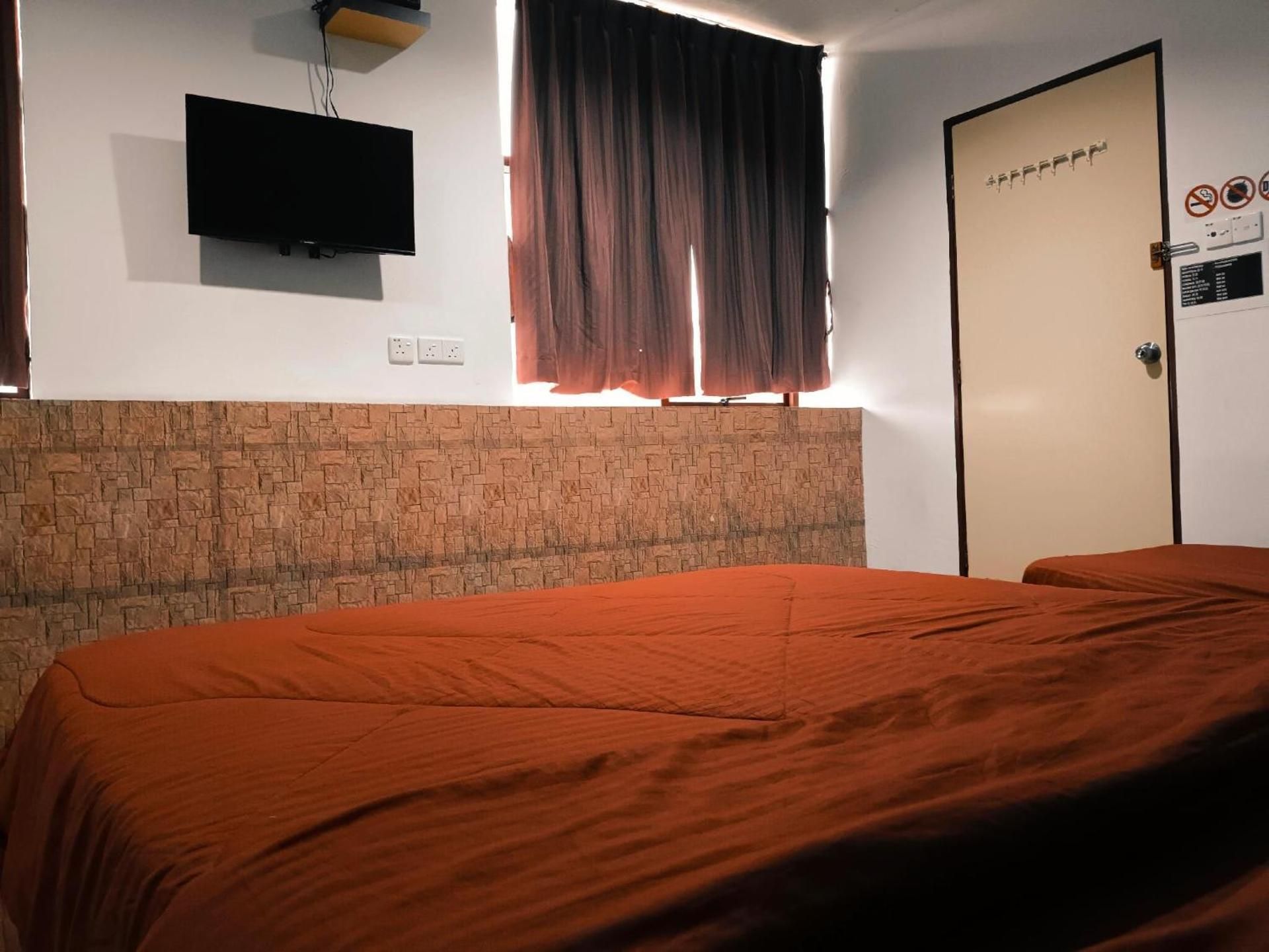 BMW Hotel  Deluxe Triple Room 2