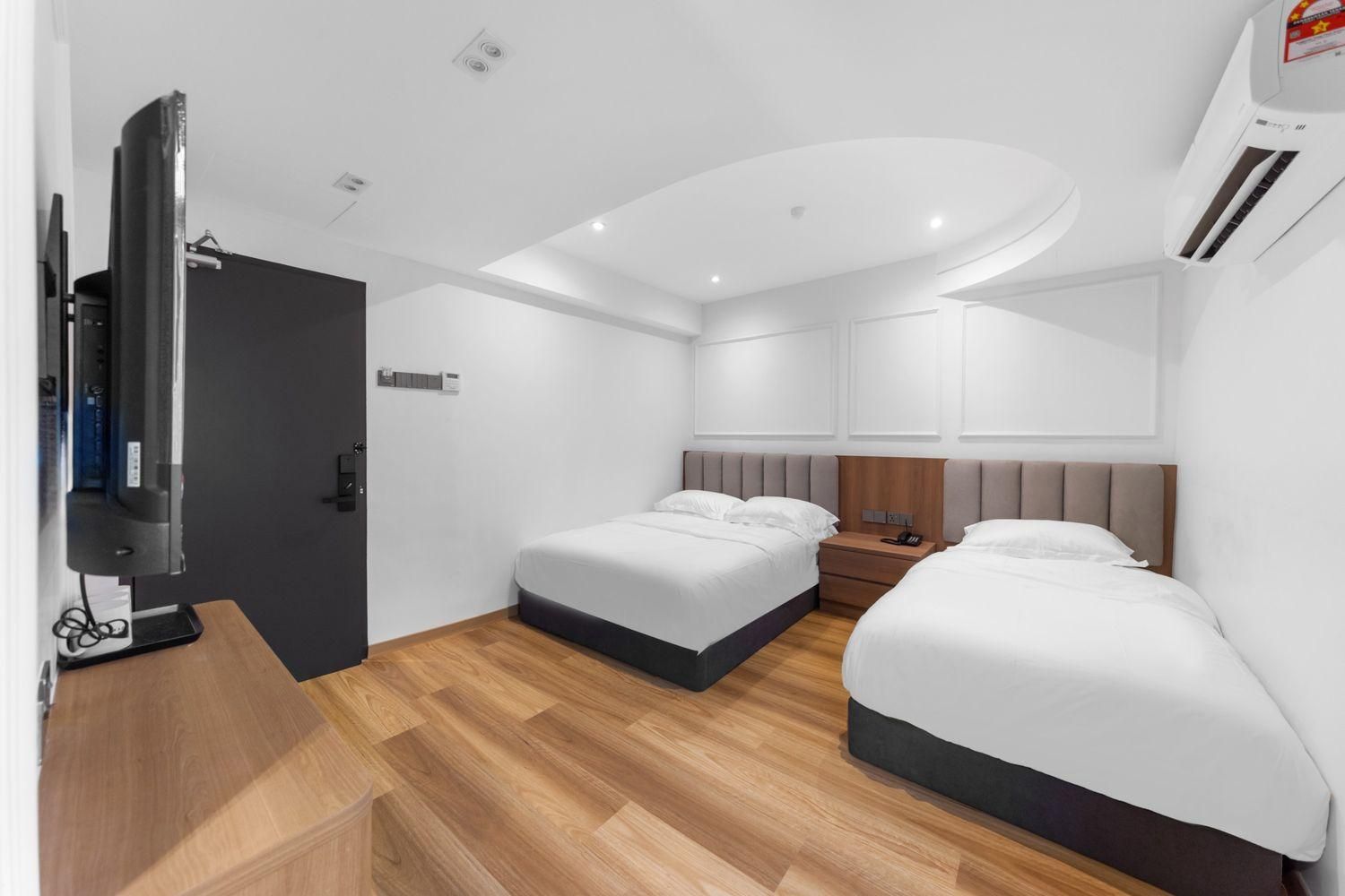 Family 3 Pax with Window, 1 King and 1 Single