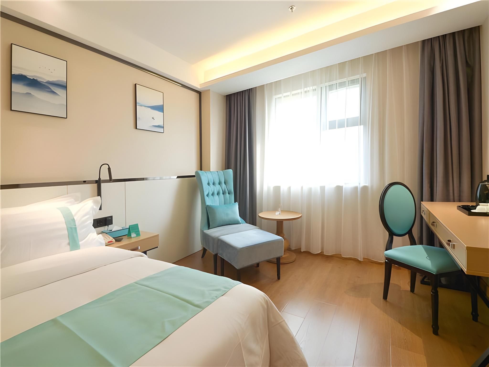 Xana - Bed Room With View