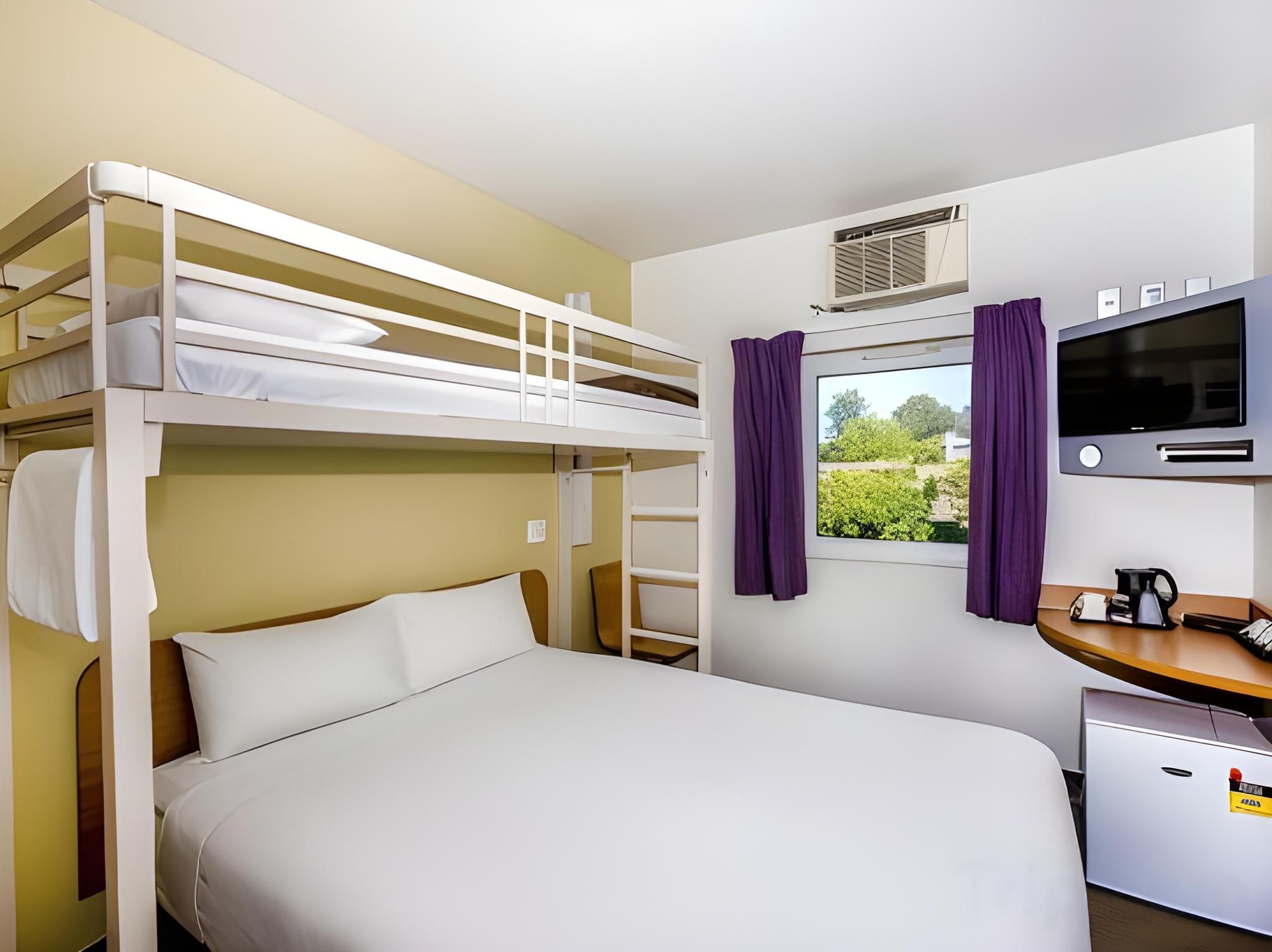 Family Room with 1 Queen and 2 Bunk Beds