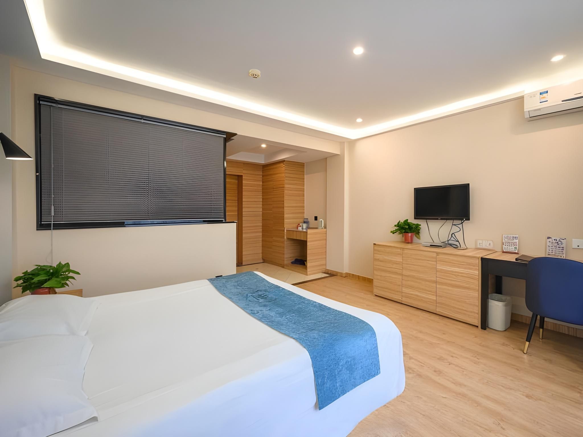Senior Suite