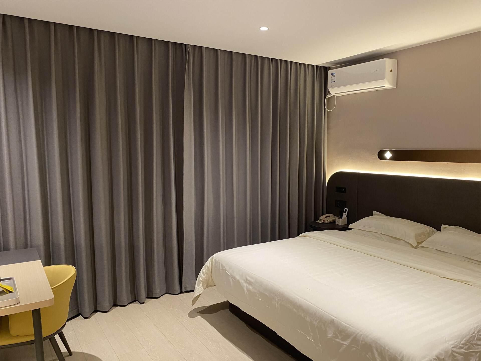 Star-YA Superior 3 Beds Room