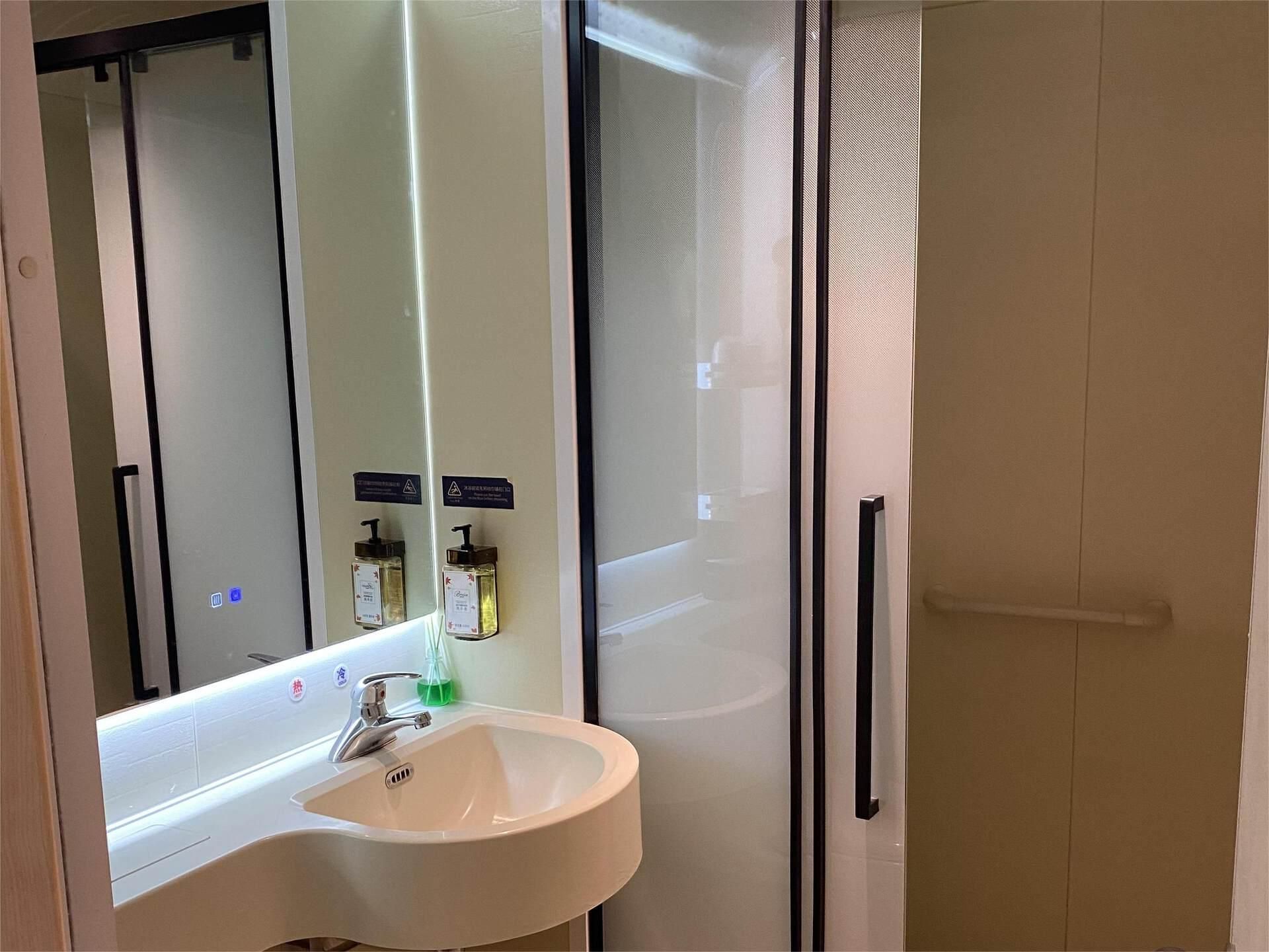 WH - Xingxuan Standard Twin Room