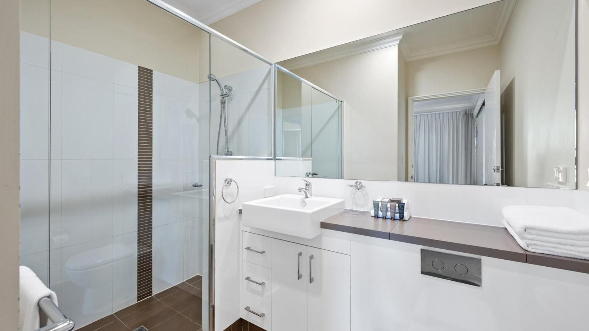 Superior Two-Bedroom Apartment with Marina View