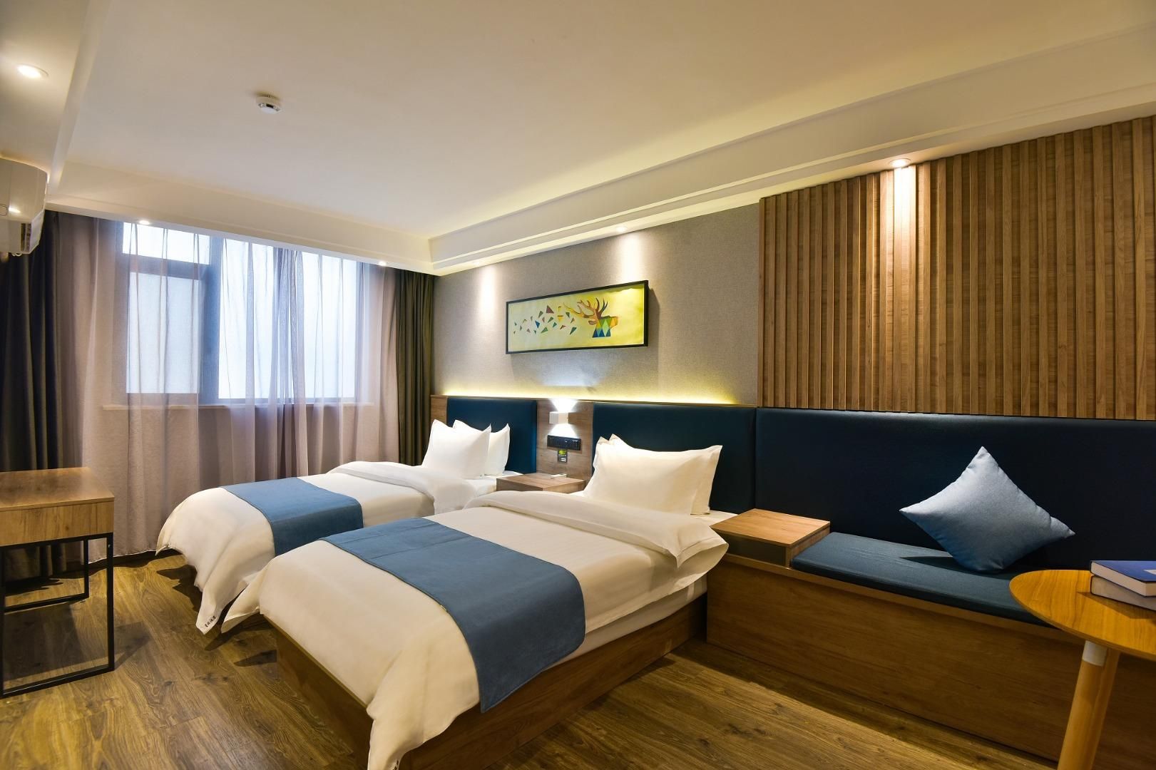 Huazhu - Suite With Twin Bed