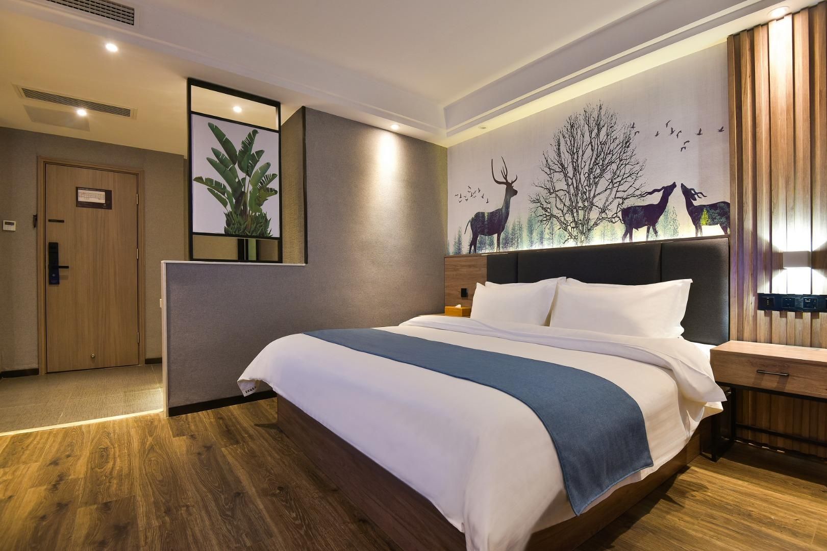 Huazhu - Suite With Twin Bed