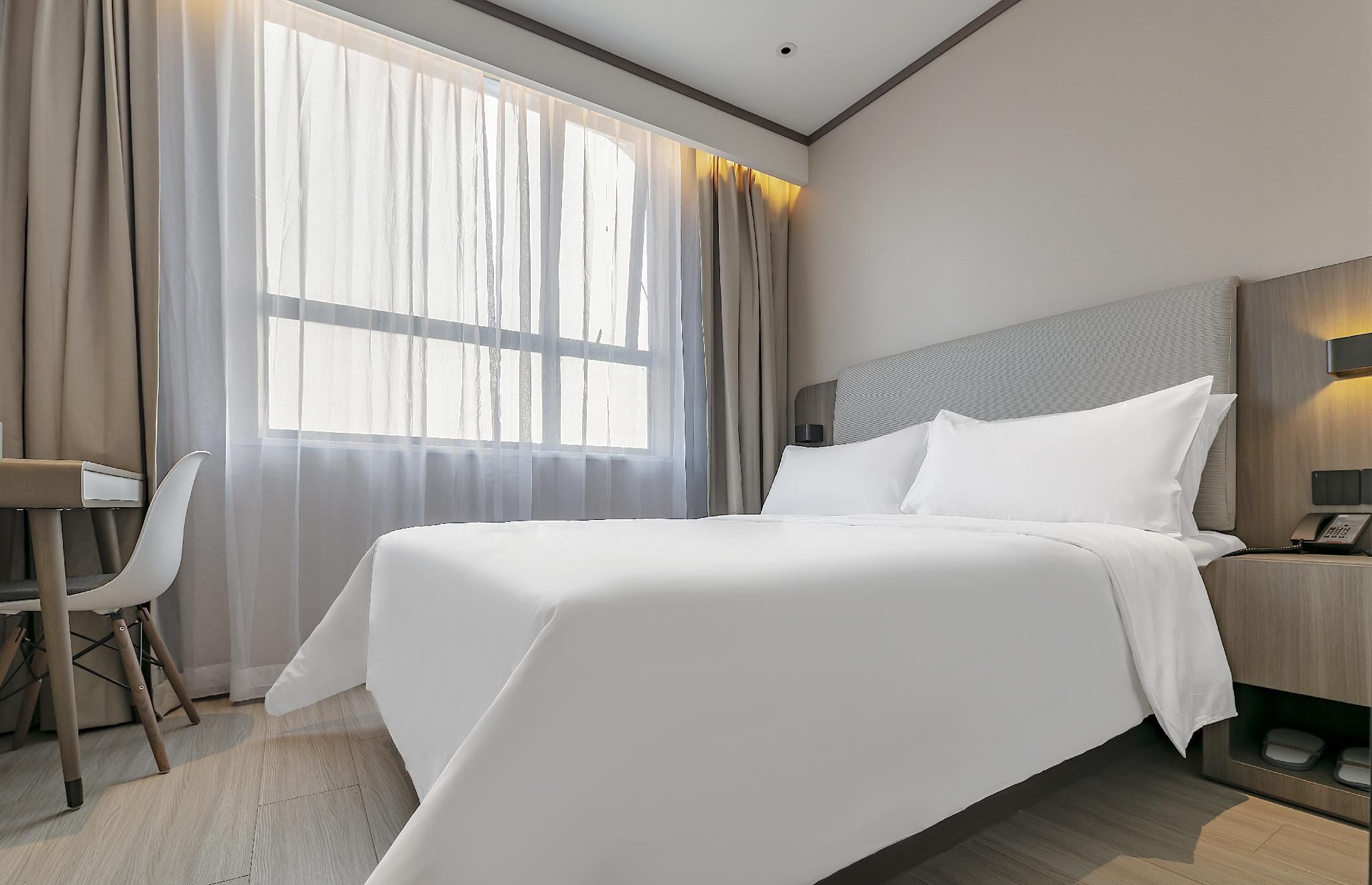 Hanting Hotel Kaifeng Tieta Park Huazhu - Room With Bed