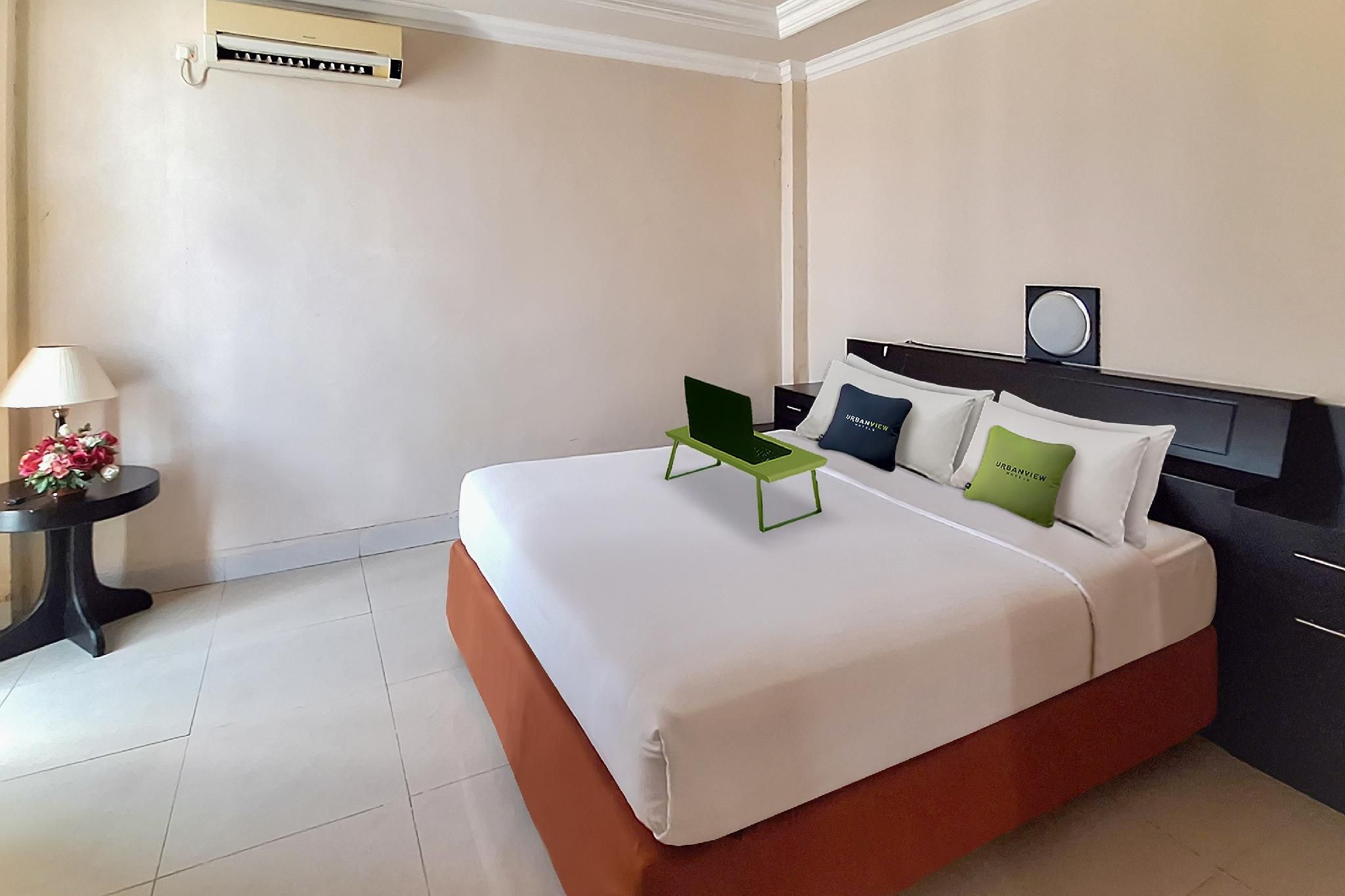 Urbanview Hotel Surya Kahayan Palangkaraya by RedDoorz Suite Room