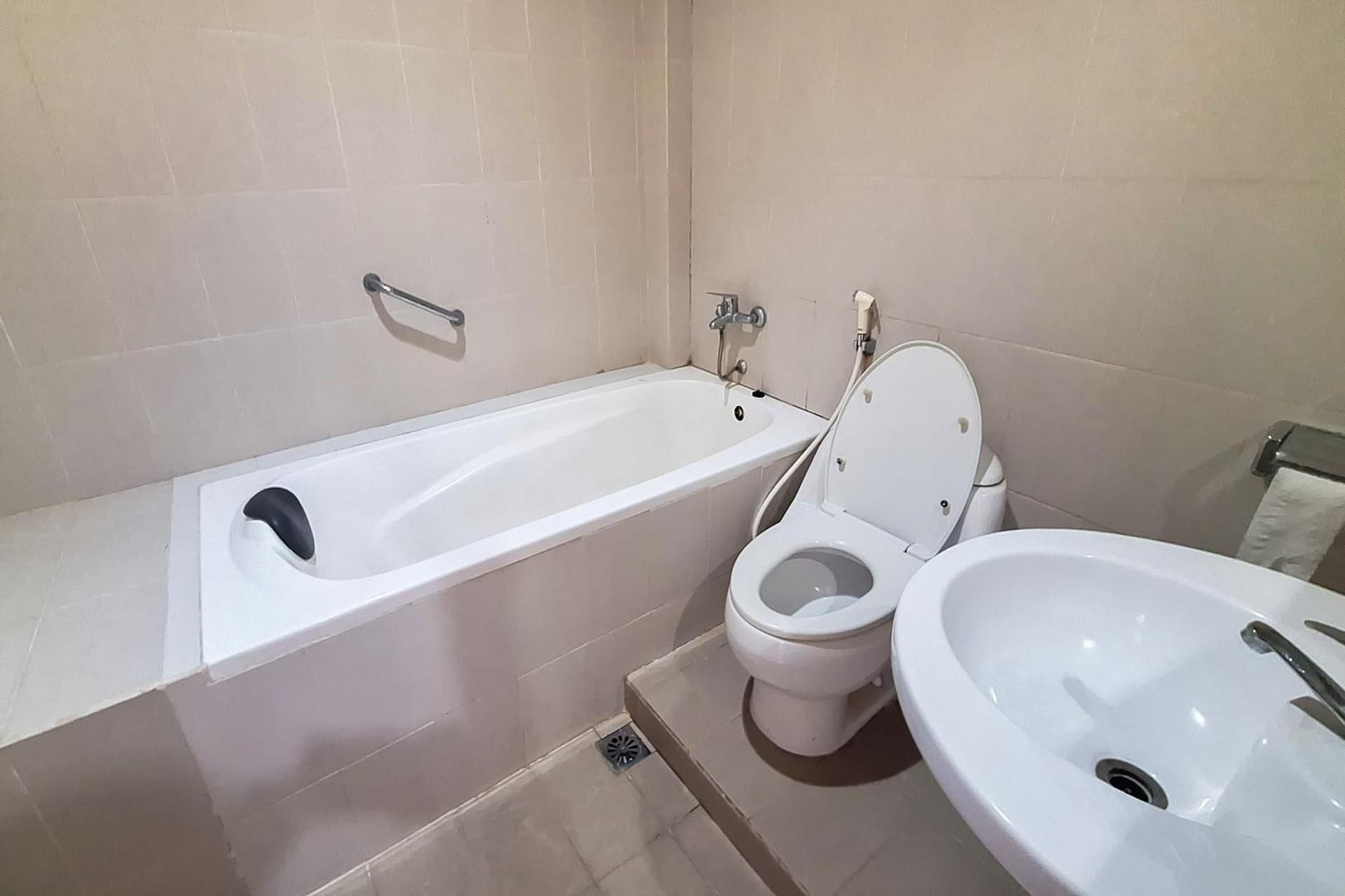 Urbanview Hotel Surya Kahayan Palangkaraya by RedDoorz Superior Twin Room 2