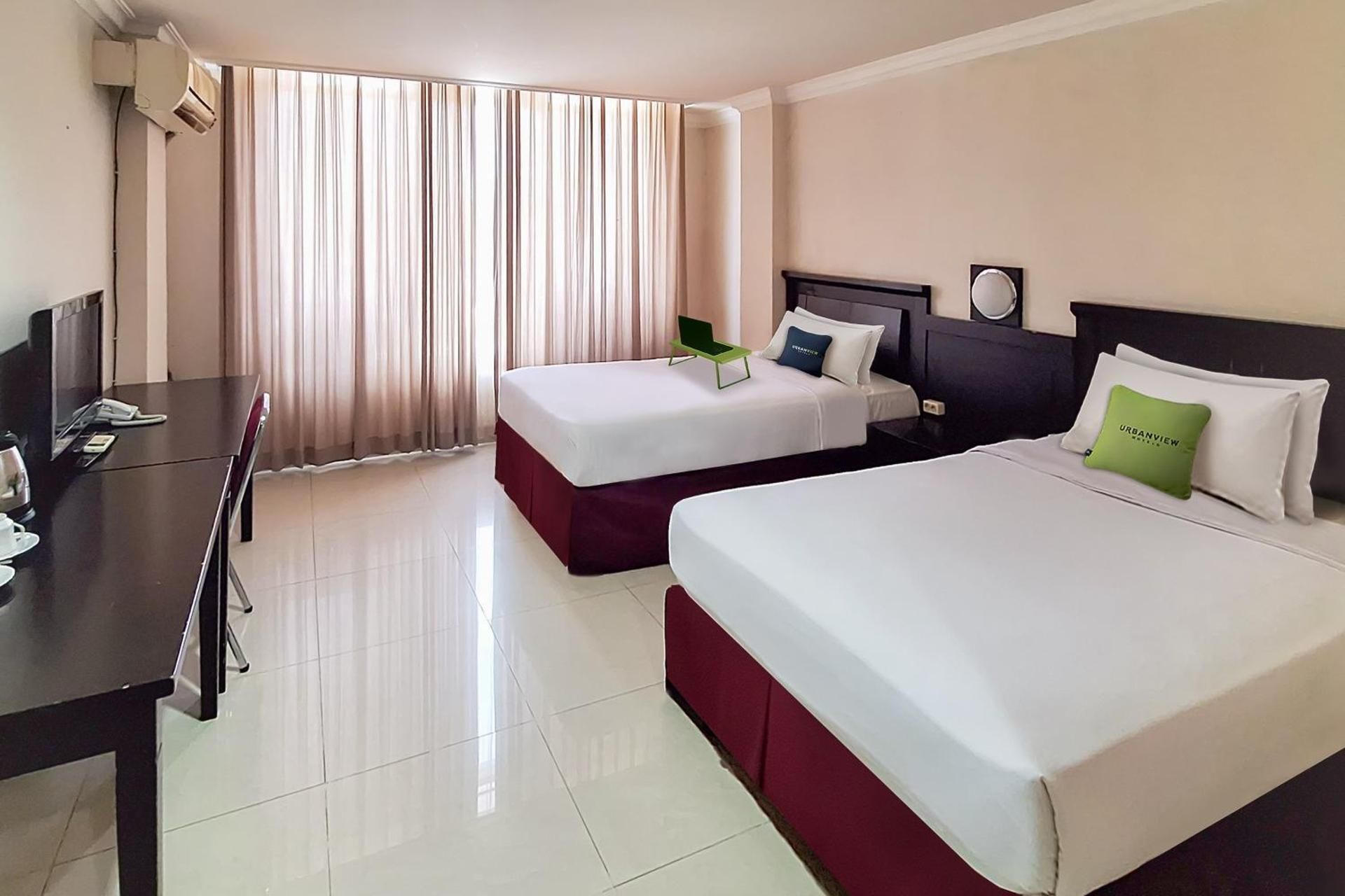 Urbanview Hotel Surya Kahayan Palangkaraya by RedDoorz Superior Twin Room