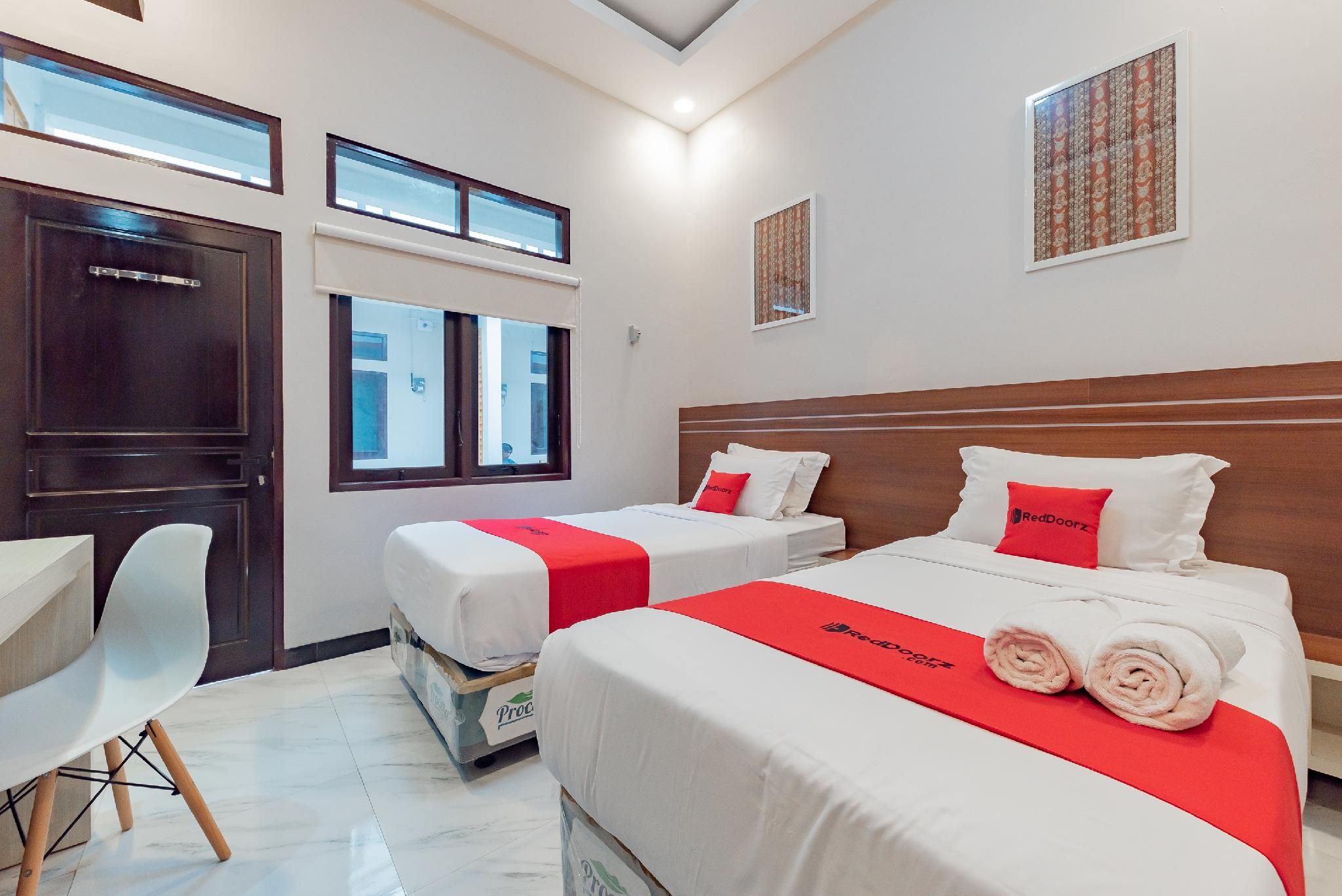 RedDoorz Plus @ Orange Diponogoro Palangkaraya Twin Room