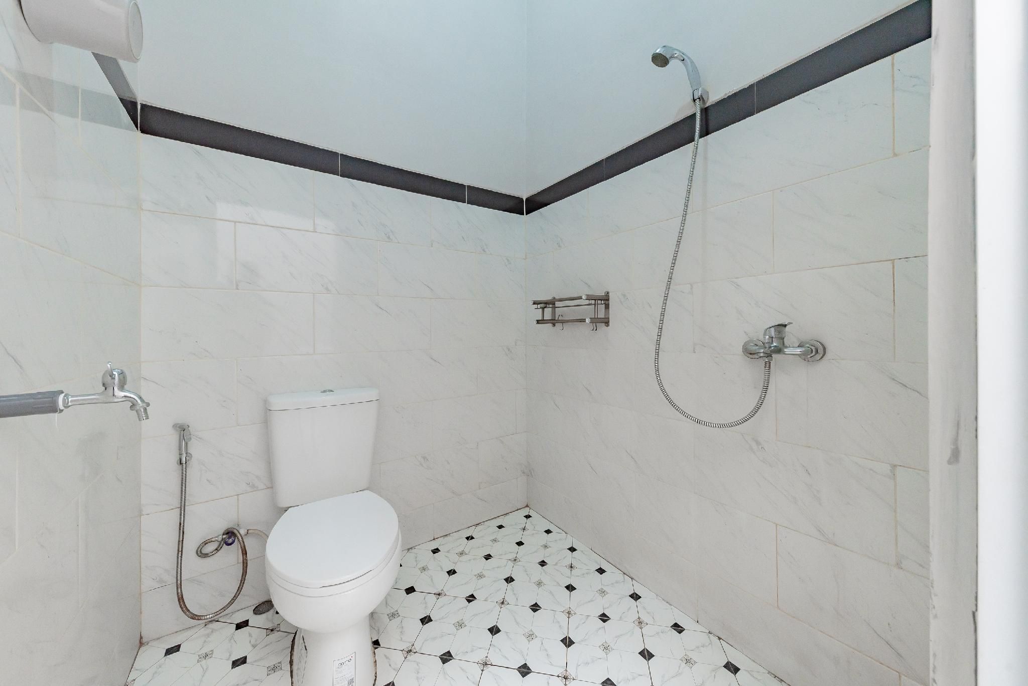 RedDoorz Plus @ Orange Diponogoro Palangkaraya RedDoorz Room 3