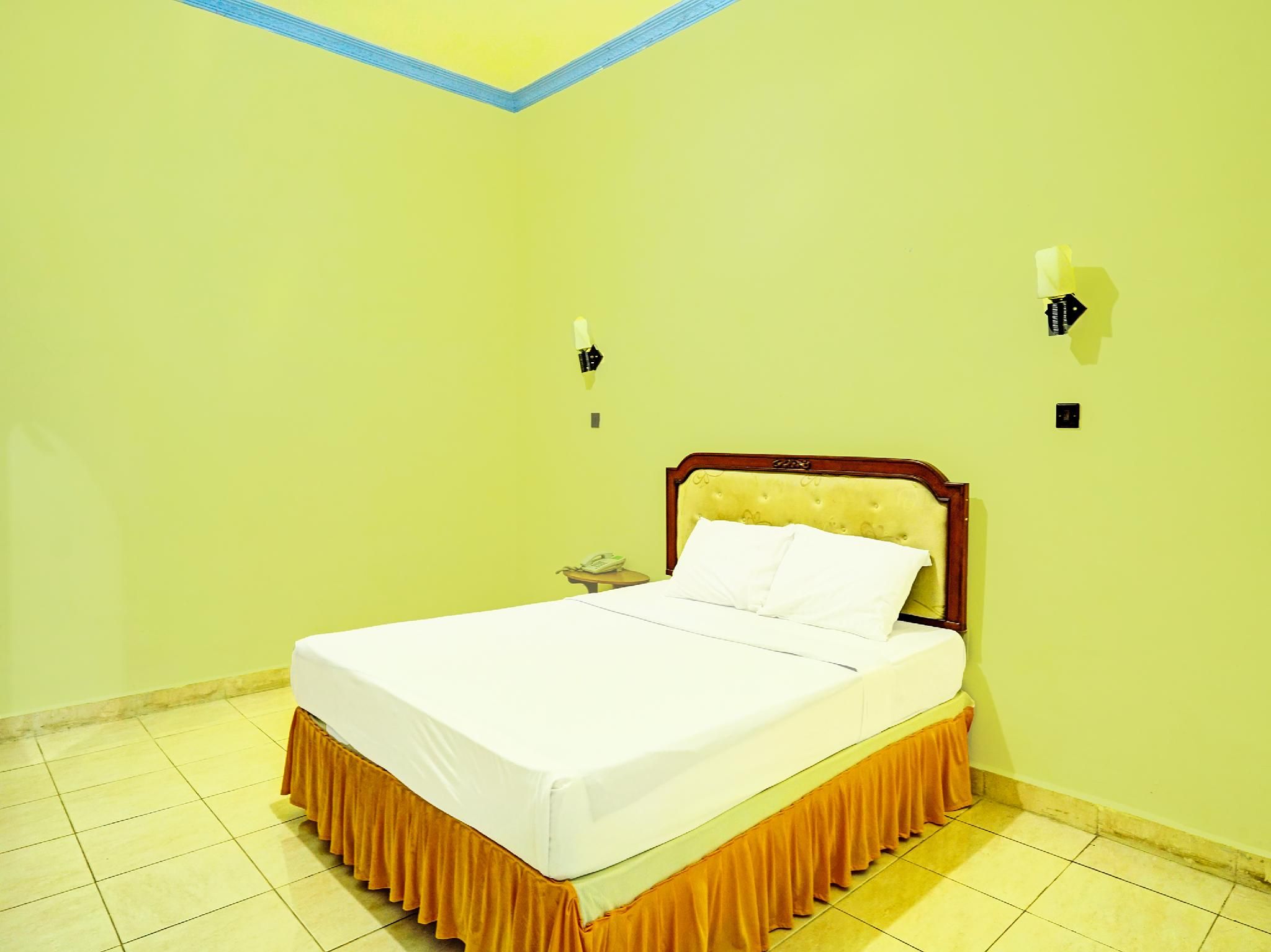 OYO 91973 Green Hotel Near Polsek Sabangau Standard Double Room A - Non-Smoking 2