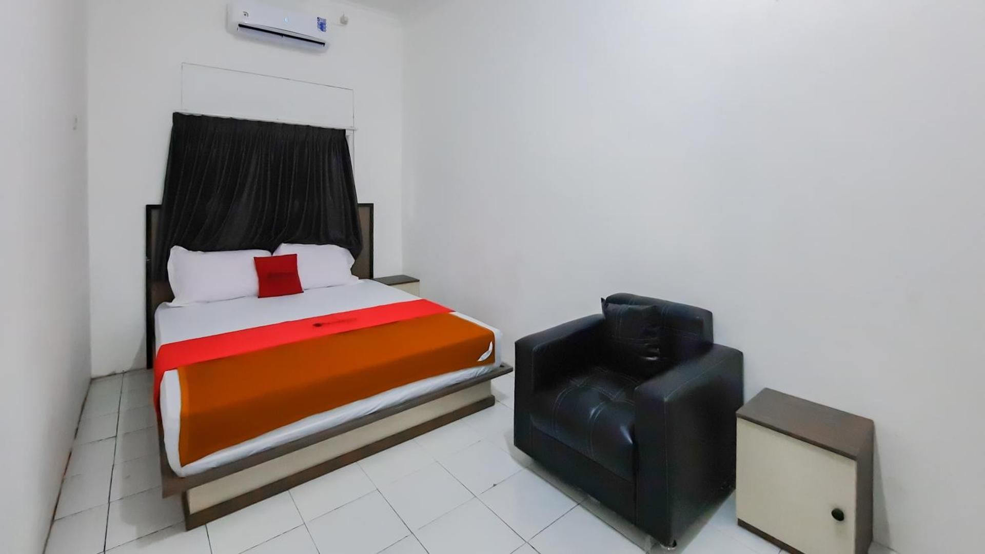 RedDoorz near Universitas Palangkaraya 3 Double Room