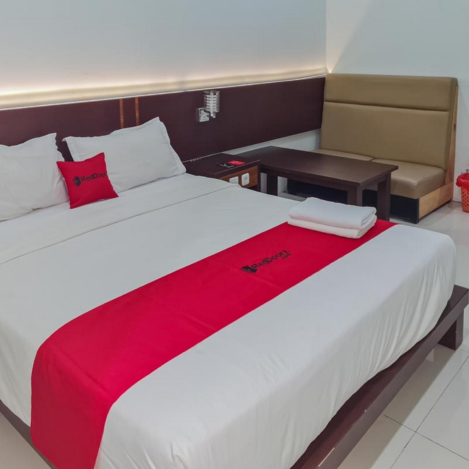 RedDoorz Plus @ Hotel Royal Palangka Raya RedDoorz Room 2