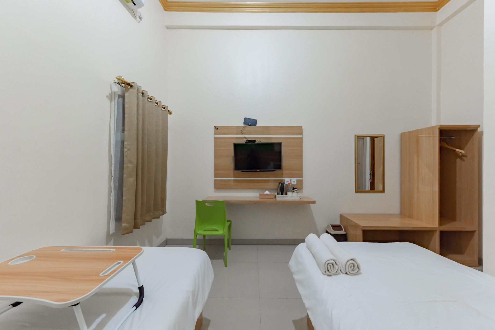 Urbanview Hotel Bundaran Besar Palangkaraya by RedDoorz Superior Twin Room