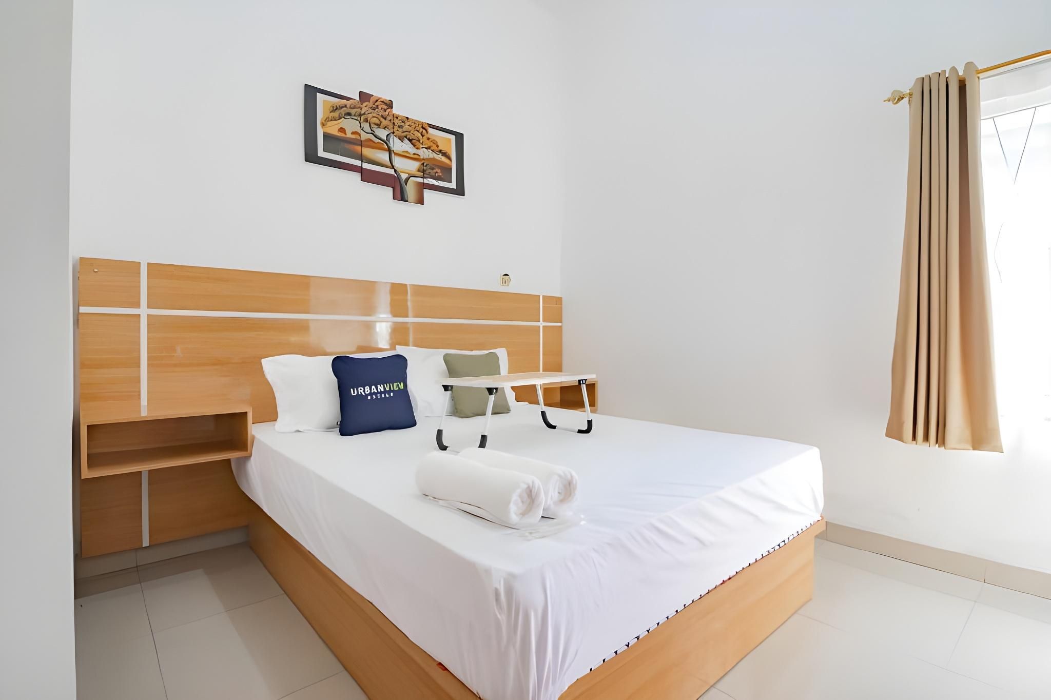 Urbanview Hotel Bundaran Besar Palangkaraya by RedDoorz Superior Room 2