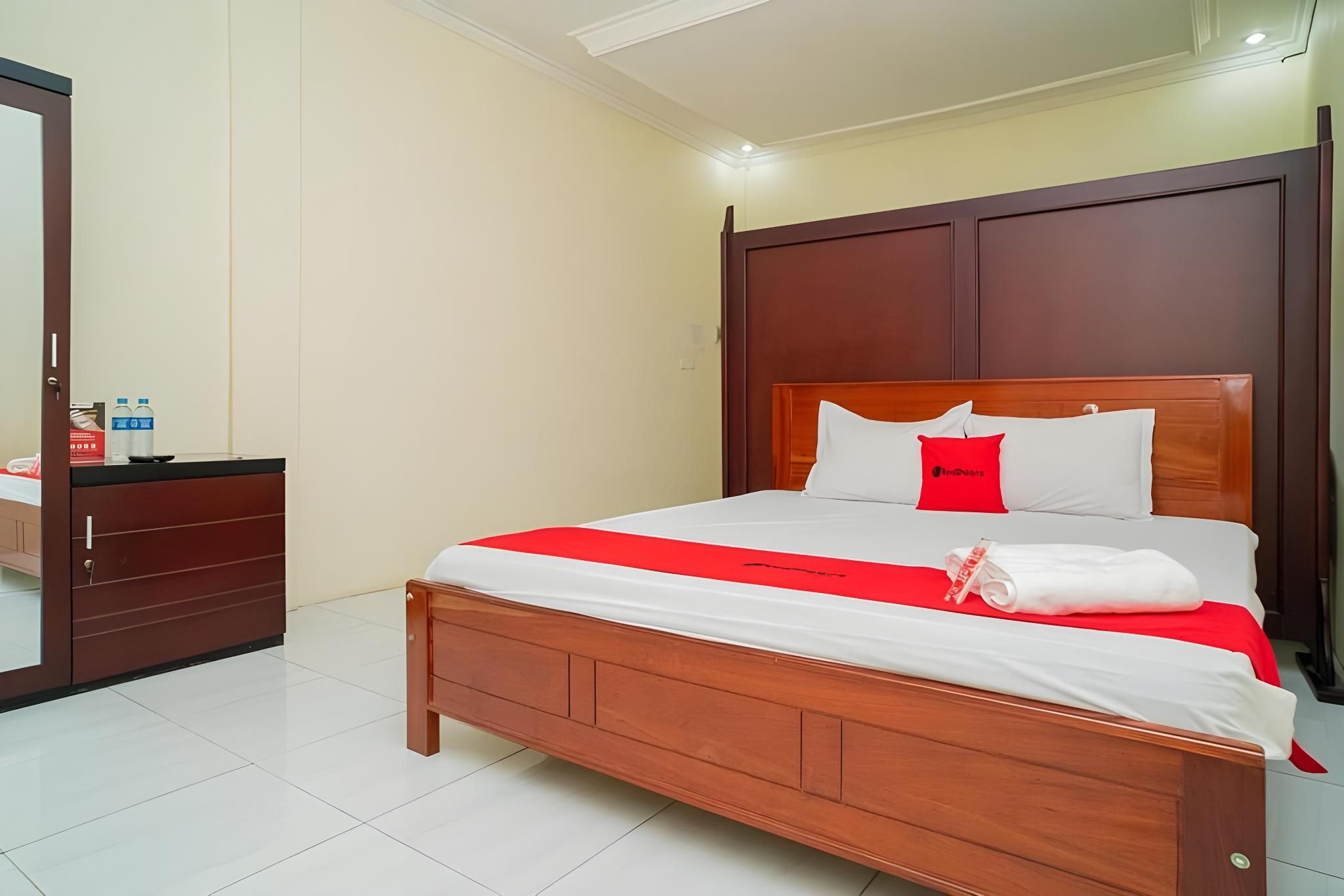 RedDoorz Room