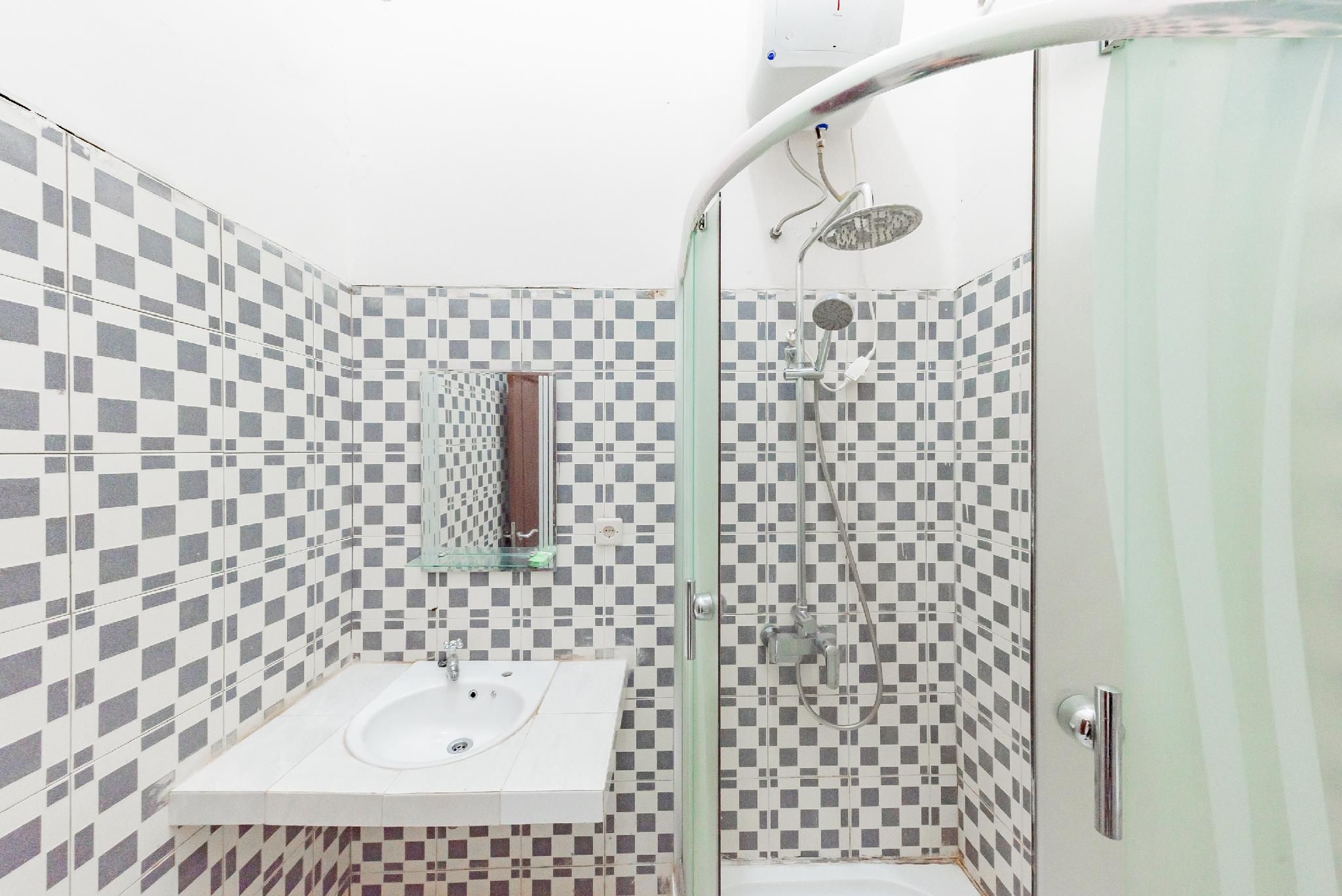 RedDoorz near GOR Parenggean Promotion Room 2