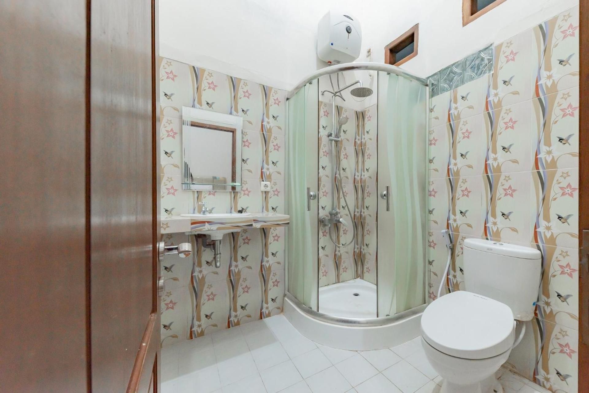 RedDoorz near GOR Parenggean Twin Room 3