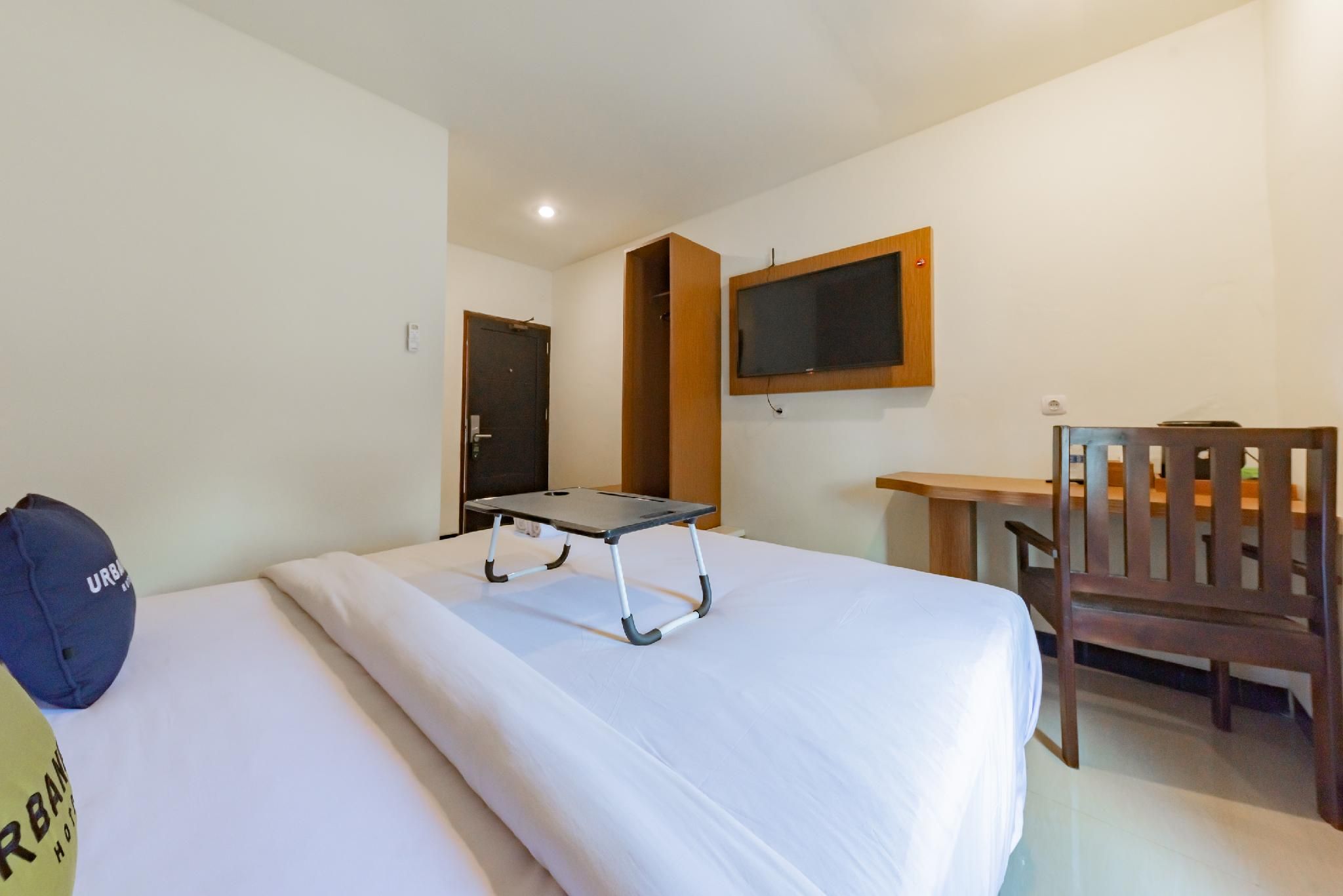 Urbanview Hotel Diamond Malai Permata near Universitas Palangkaraya by RedDoorz Promotion Room 2