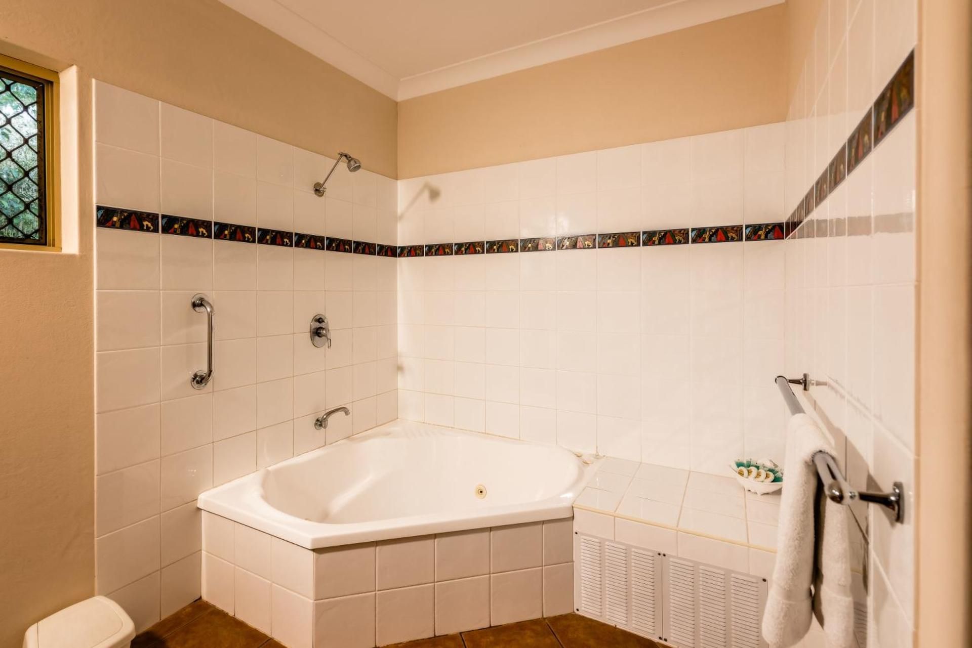 King Room with Spa Bath