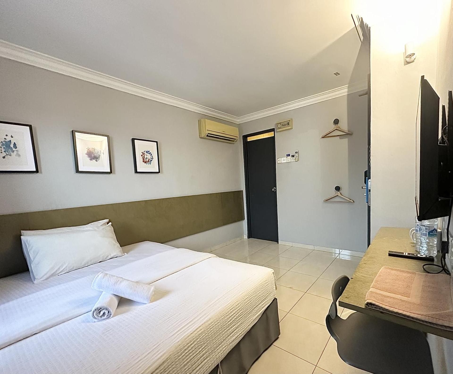 Hashtag Hotel Deluxe Room 2