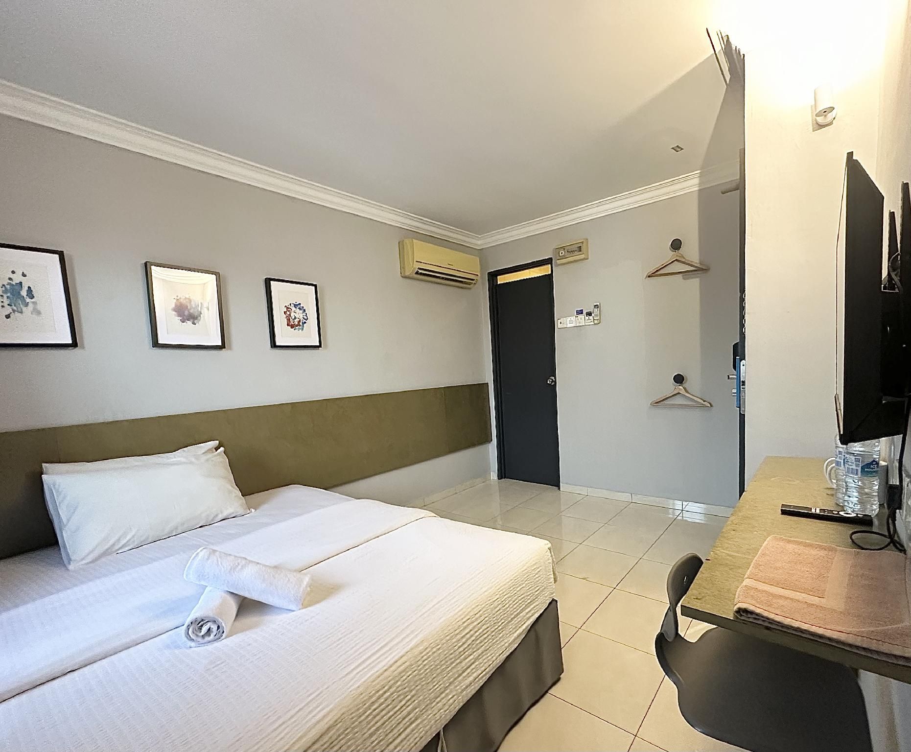 Deluxe Queen Room without Window