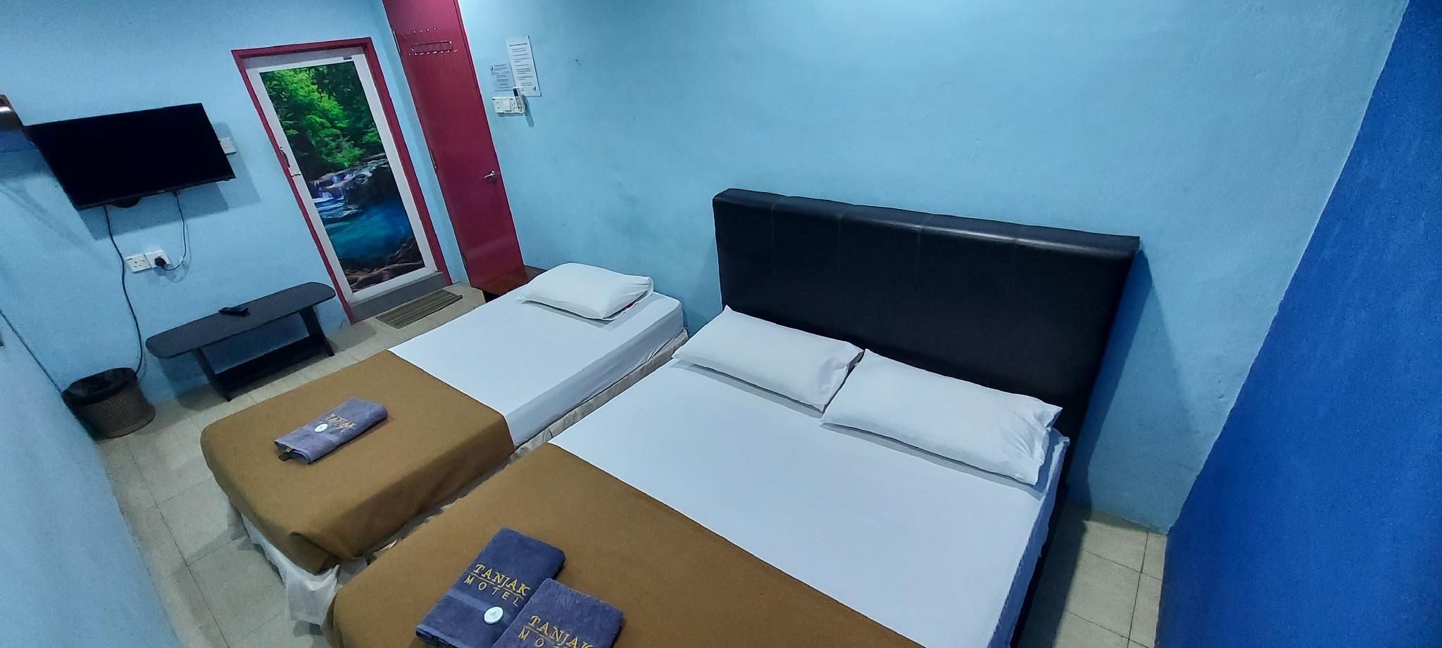 Triple - 1 Queen 1 Single