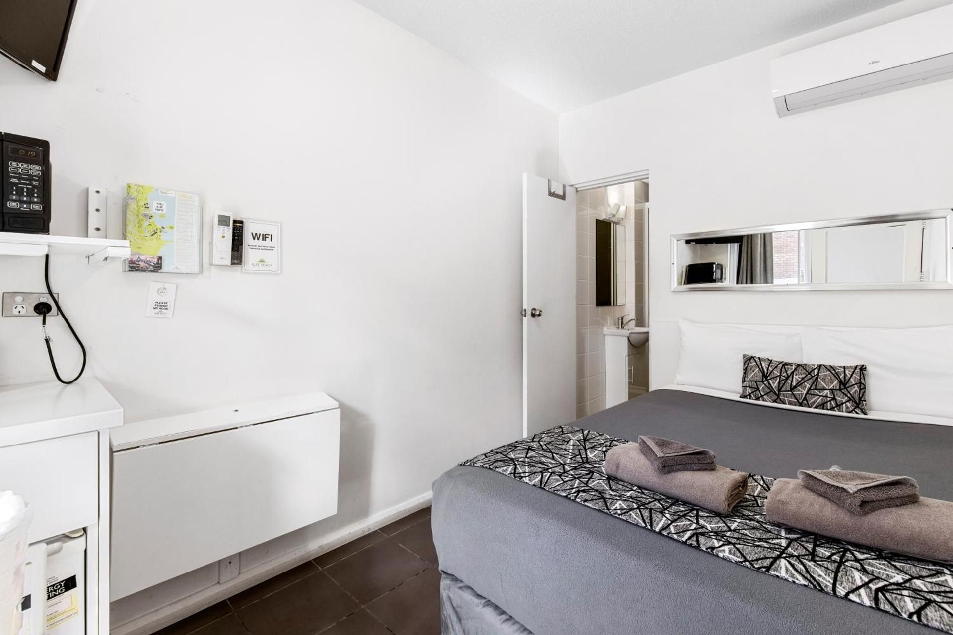 Small Single Room - Street Parking