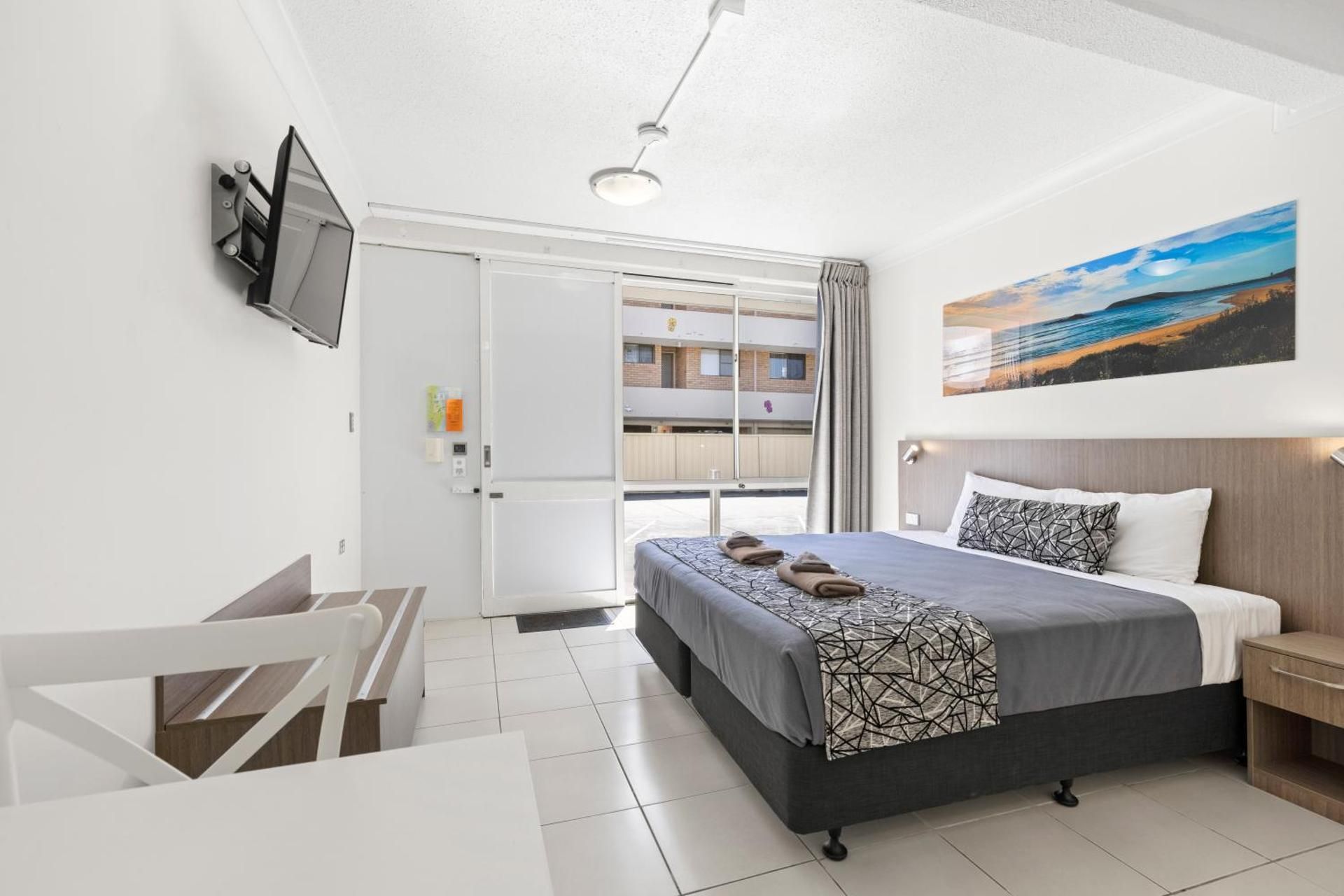 Standard King Room- Street Parking
