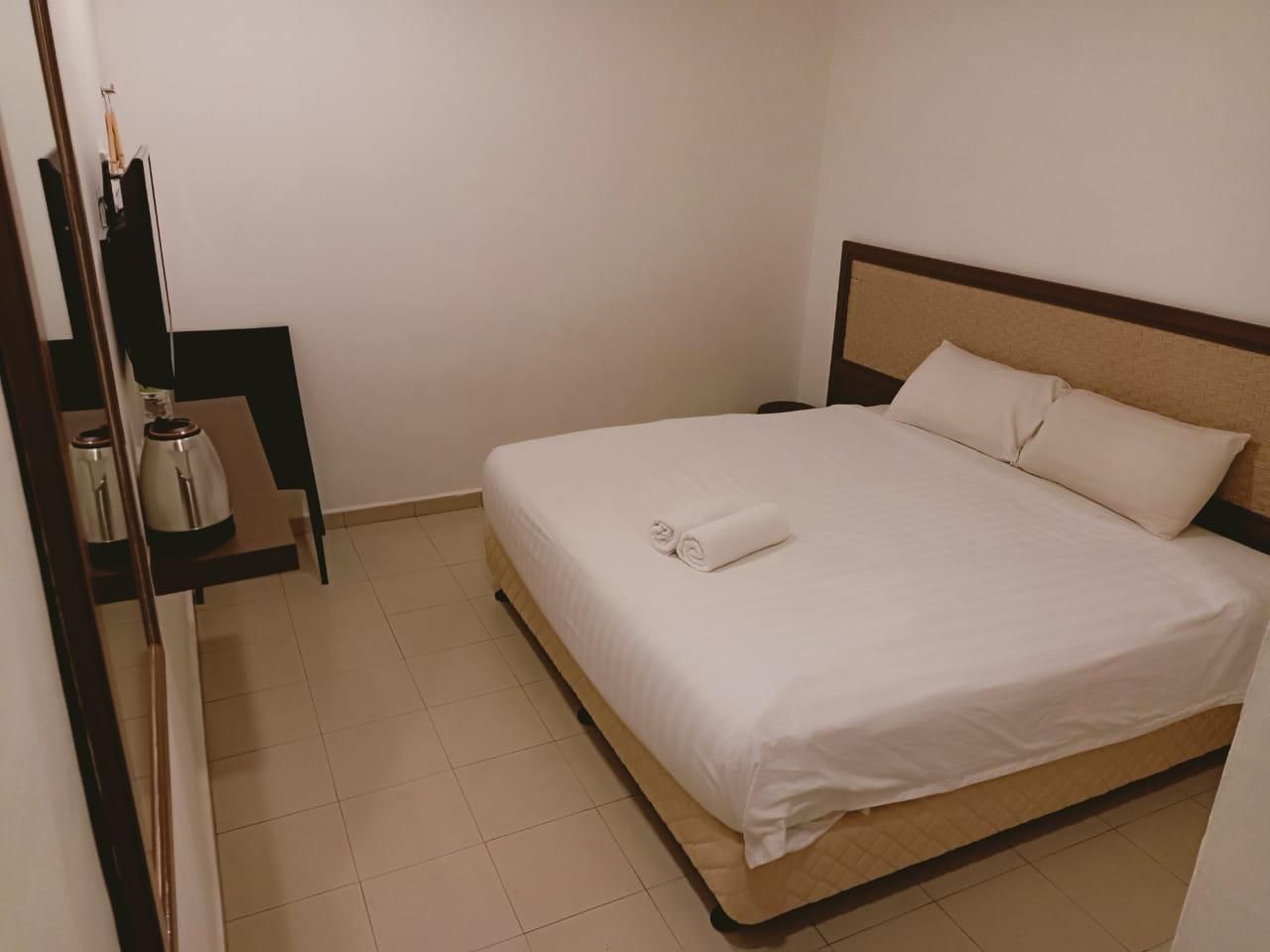 Standard King Room without Window