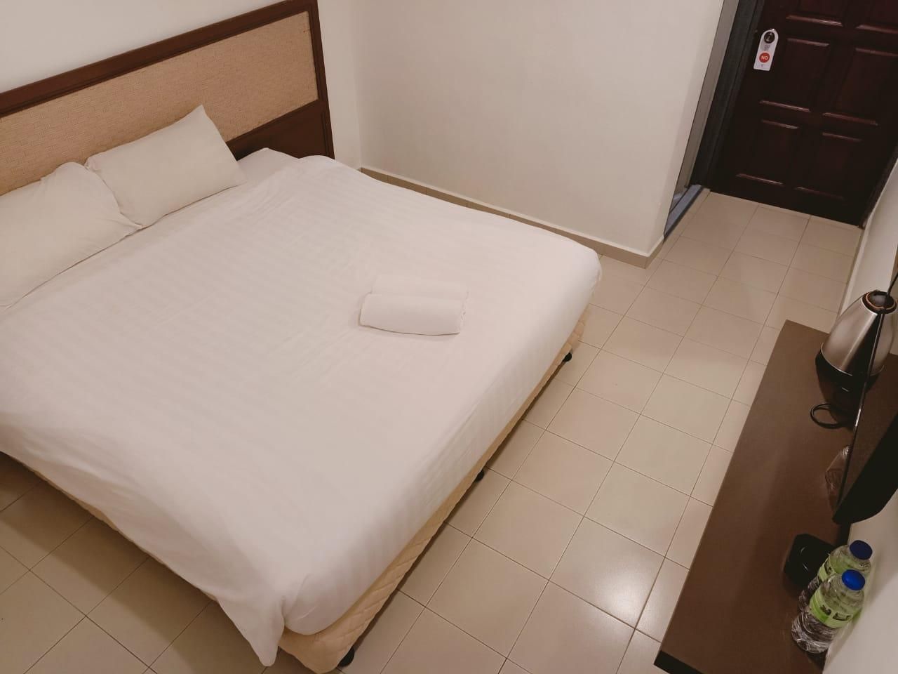 Standard King Room without Window