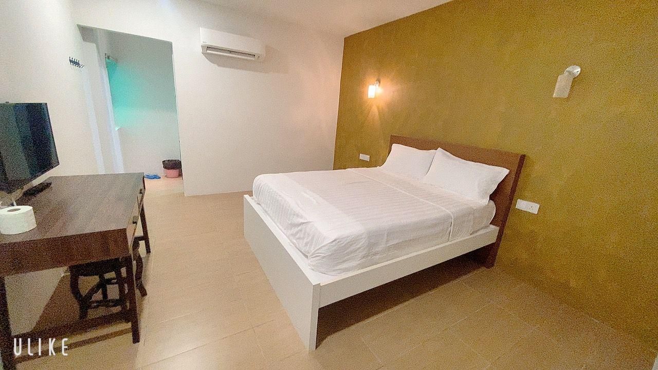 Queen Bedroom