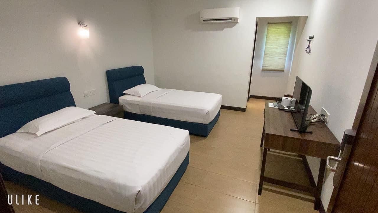 Twin Bed Room